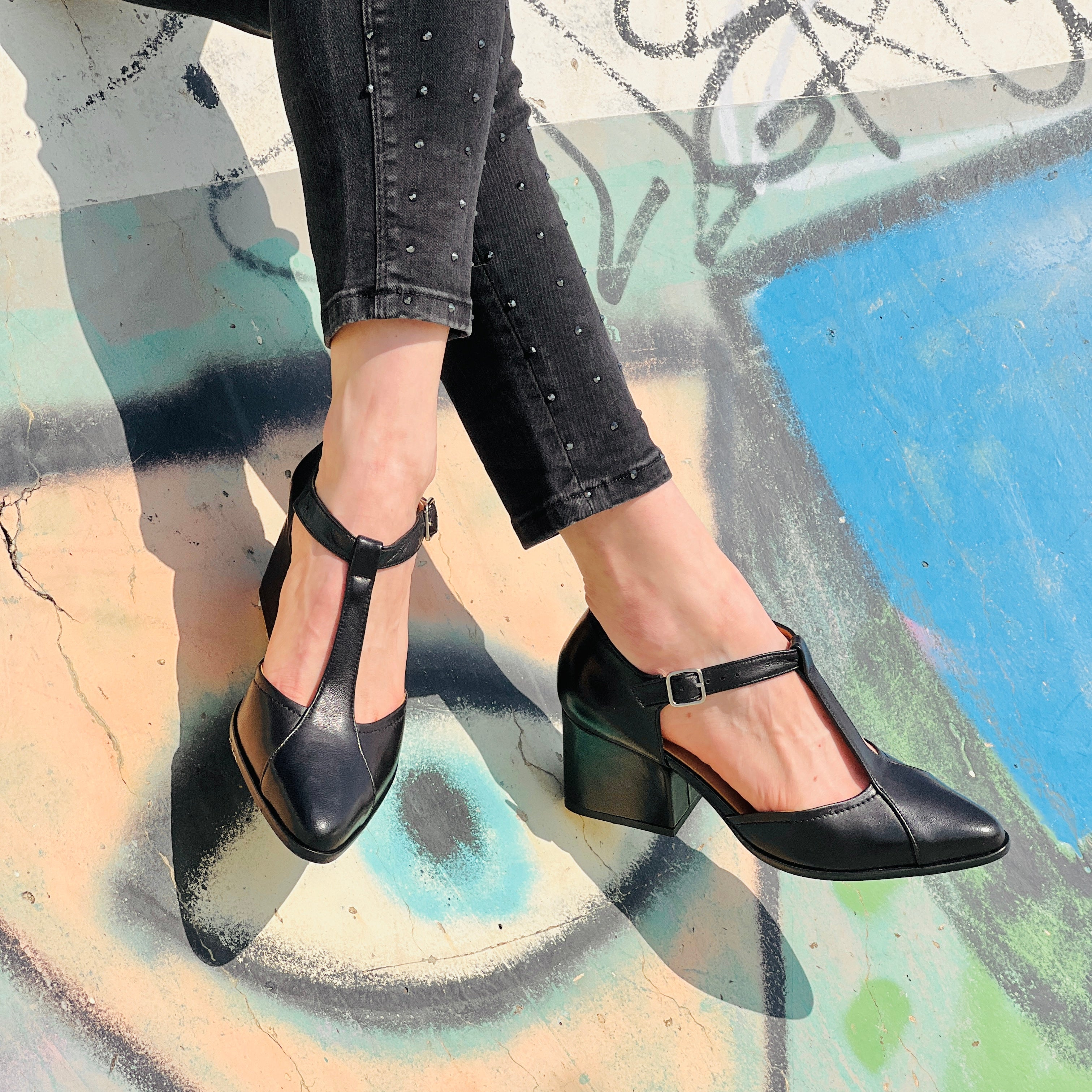 Mitty Black decollete t bar in vitello spazzolato nero e tacco 6.5 rettangolare artigianale
