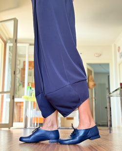 Image of Circe Blue scarpina bassa allacciata in nappa forma tonda artigianale
