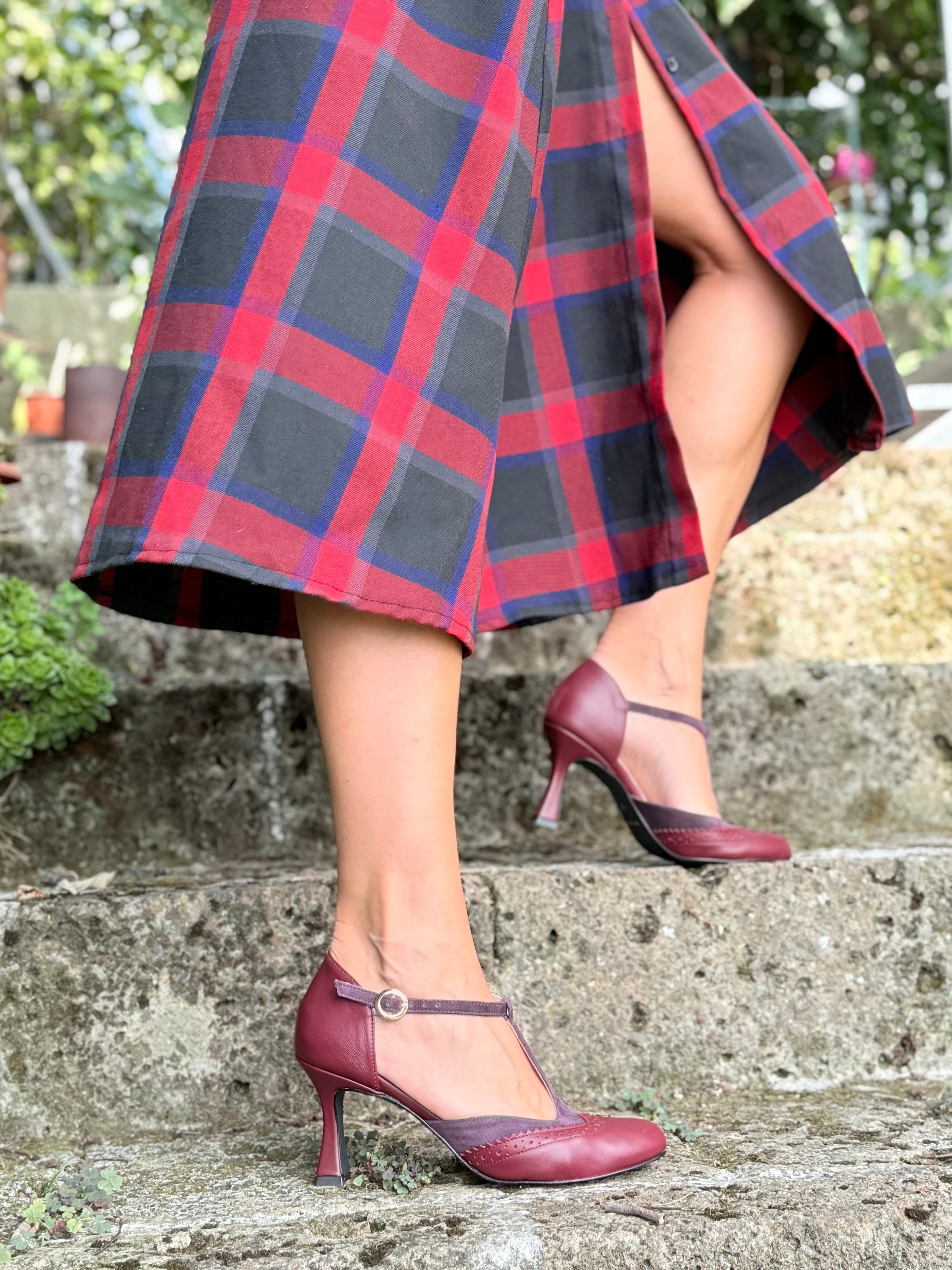 Image of Aura Bordeaux decollete t-bar in pelle bordeaux artigianale pugliese