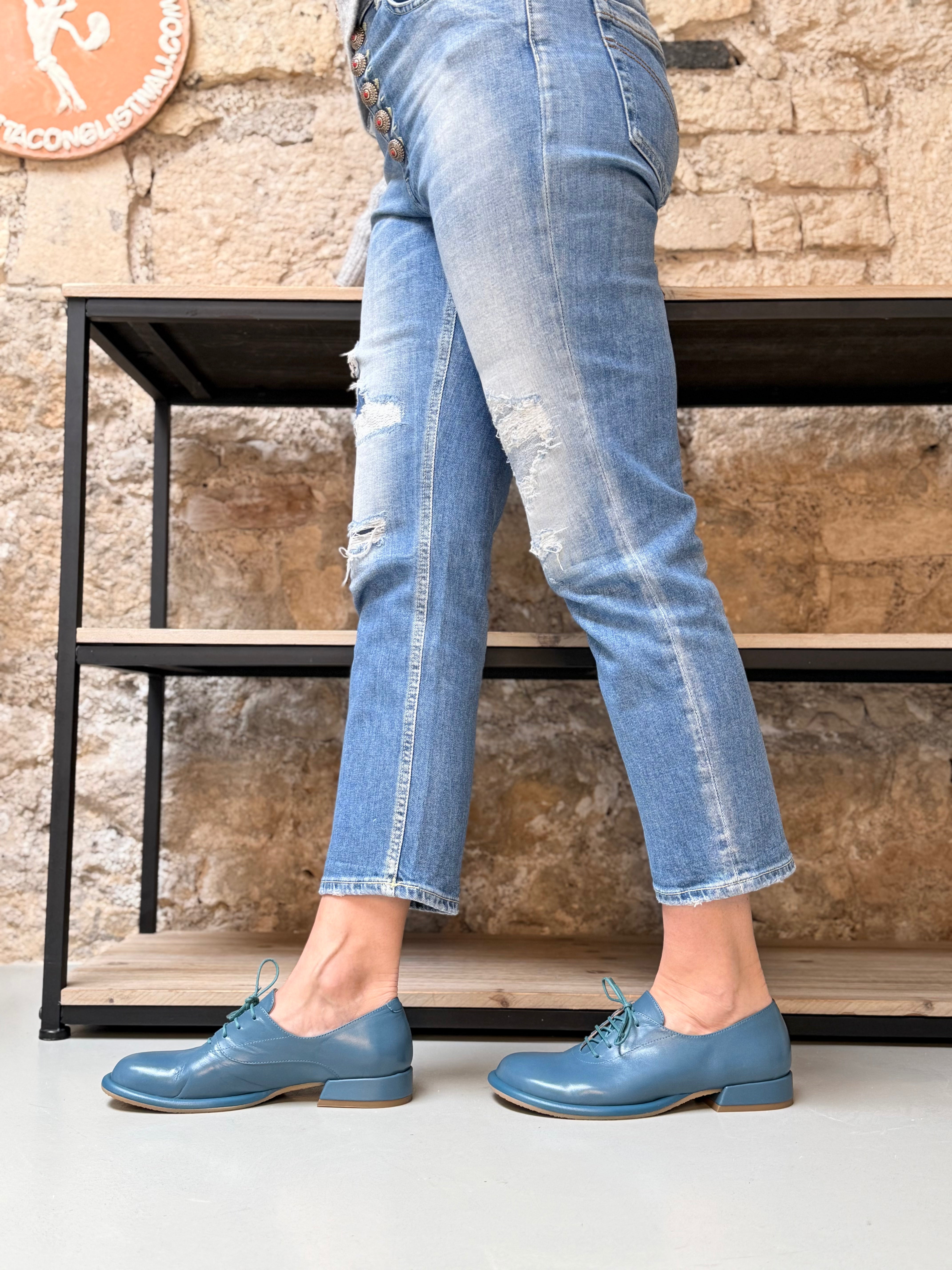 Image of Charlie Ottanio scarpa bassa allacciata in nappa cobalto artigianale marchigiana