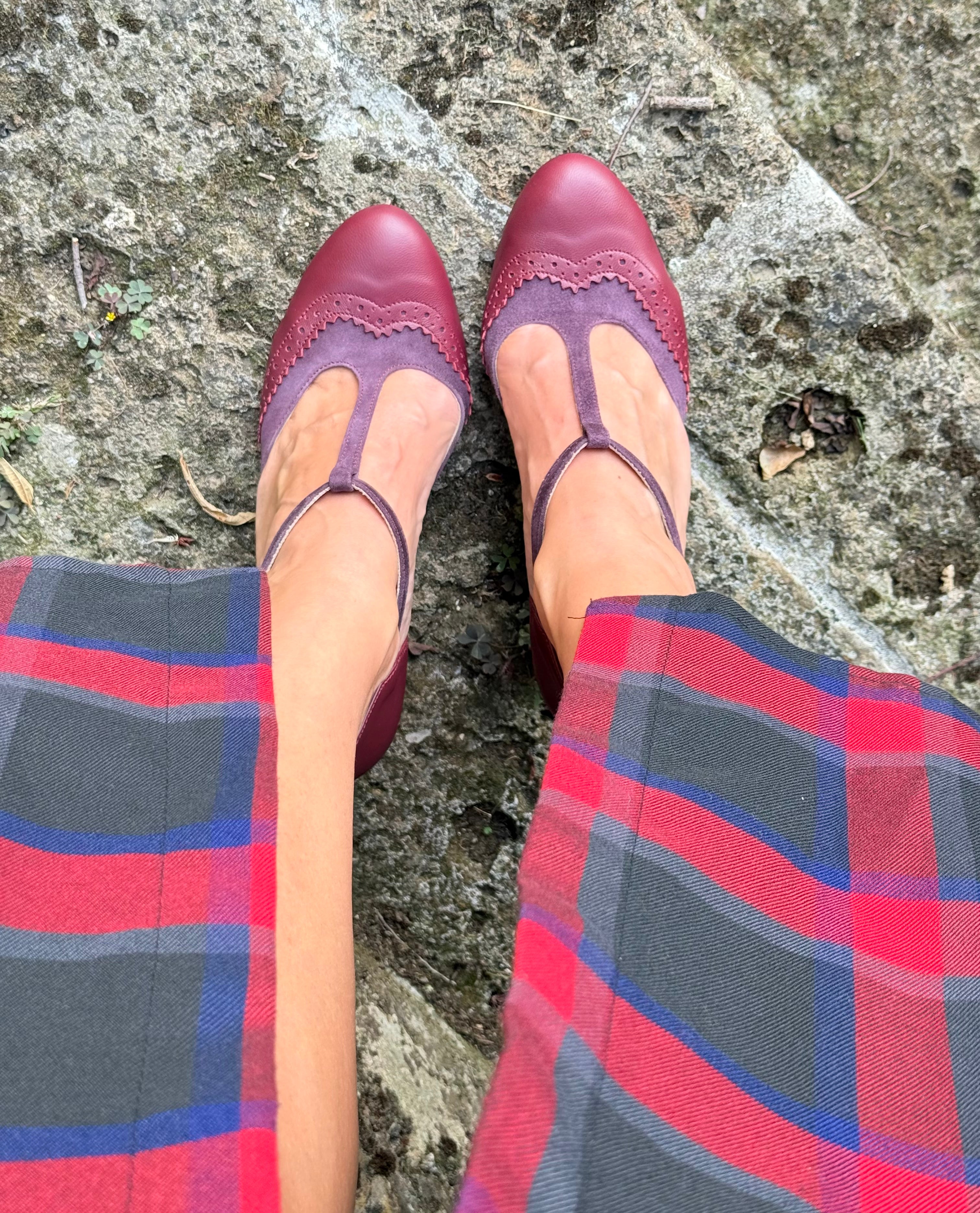 Image of Aura Bordeaux decollete t-bar in pelle bordeaux artigianale pugliese