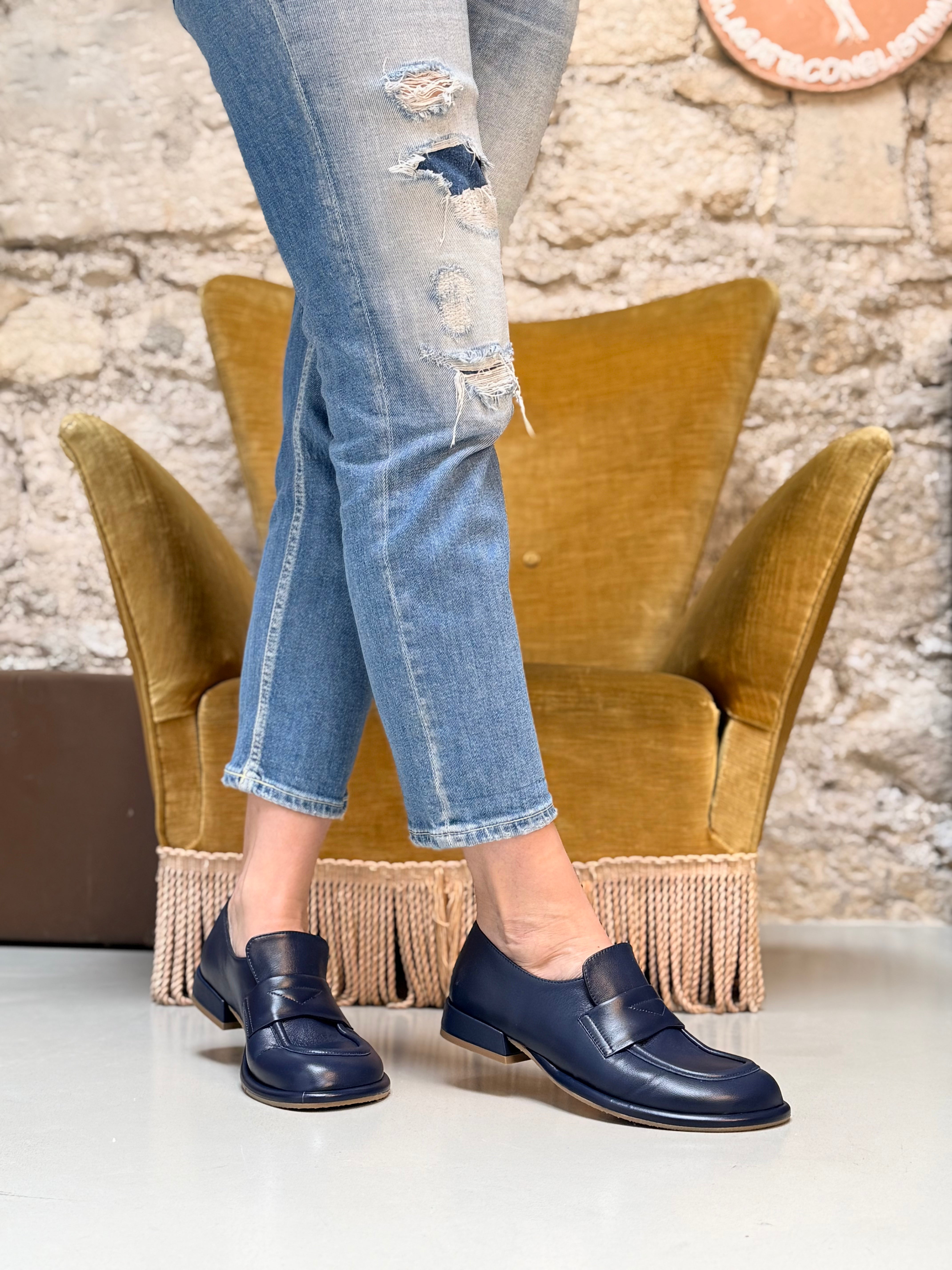 Image of Archie Navy mocassino in nappa blu artigianale marchigiana