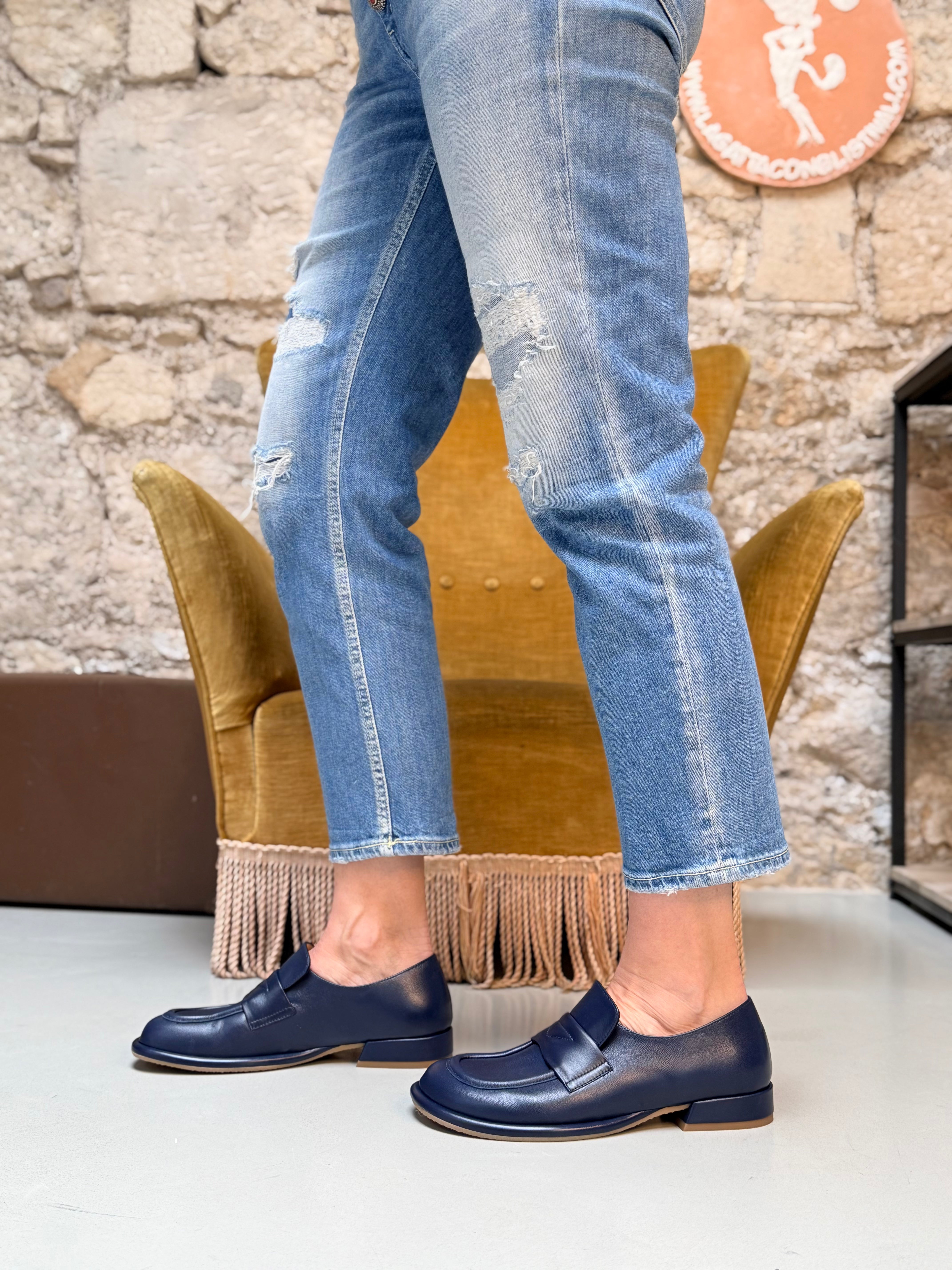 Image of Archie Navy mocassino in nappa blu artigianale marchigiana