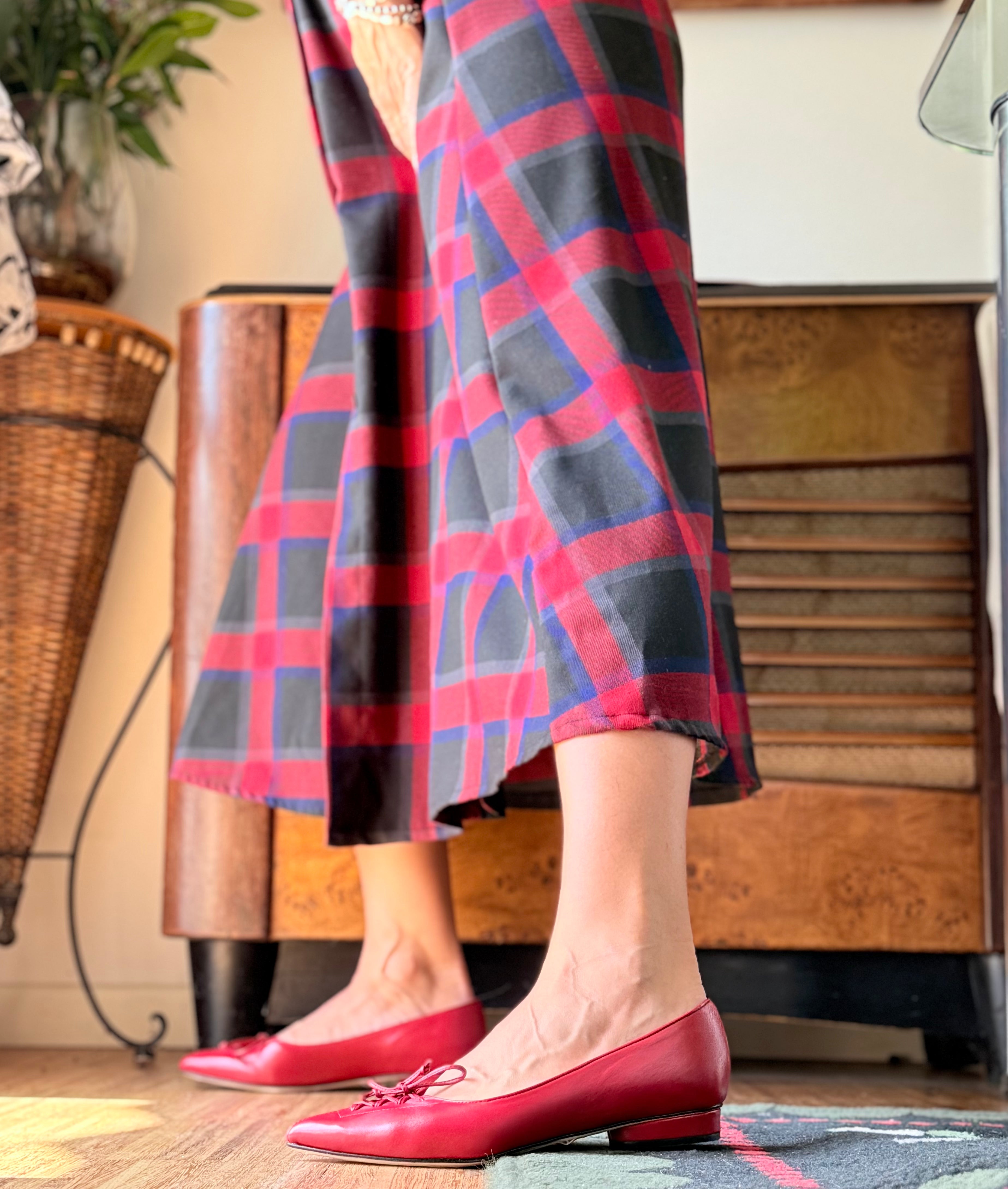 Image of Alsace Red ballerina a punta in nappa rossa con dettaglio lacci tacco 1.5 artigianale toscana