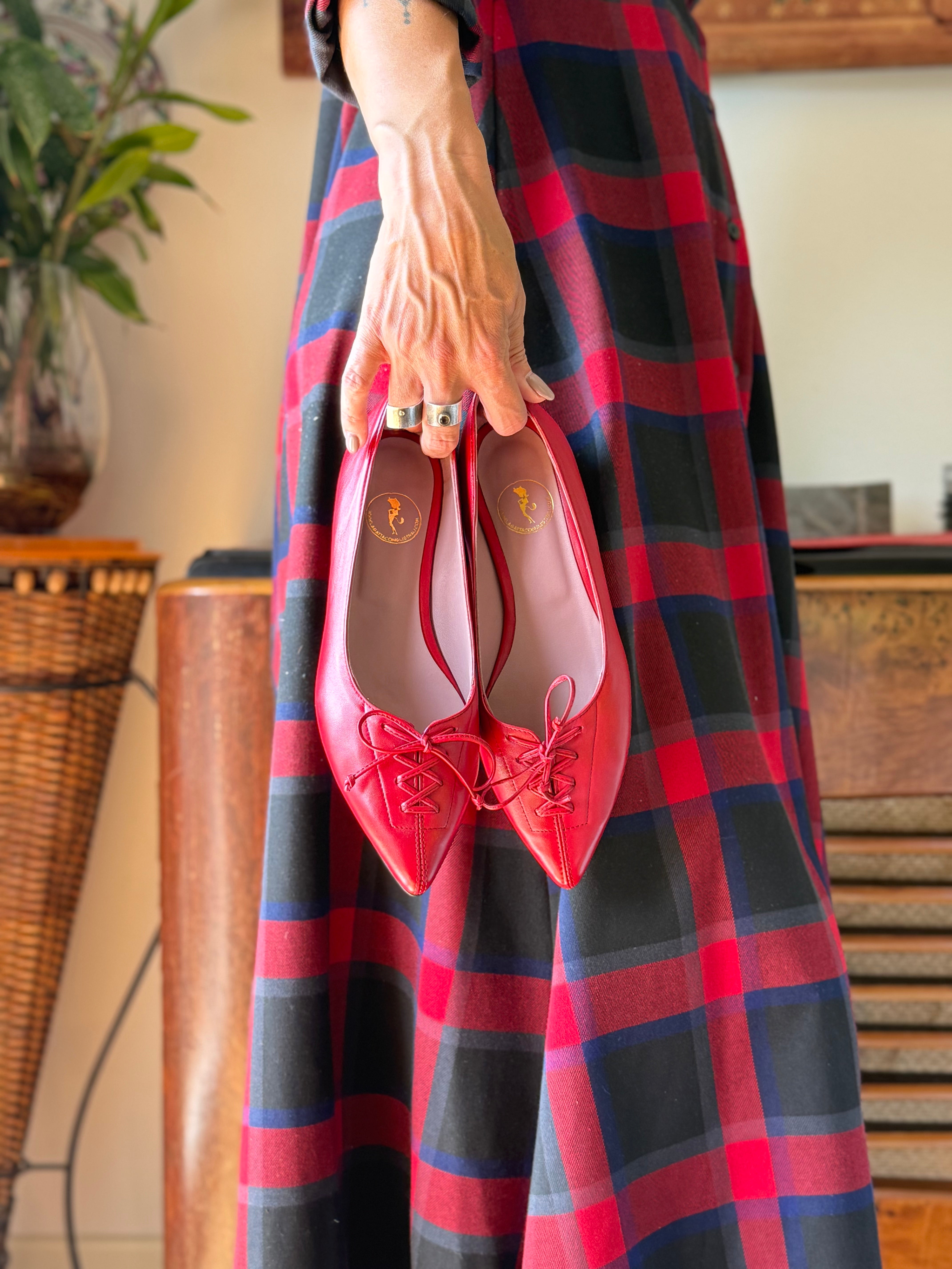 Image of Alsace Red ballerina a punta in nappa rossa con dettaglio lacci tacco 1.5 artigianale toscana