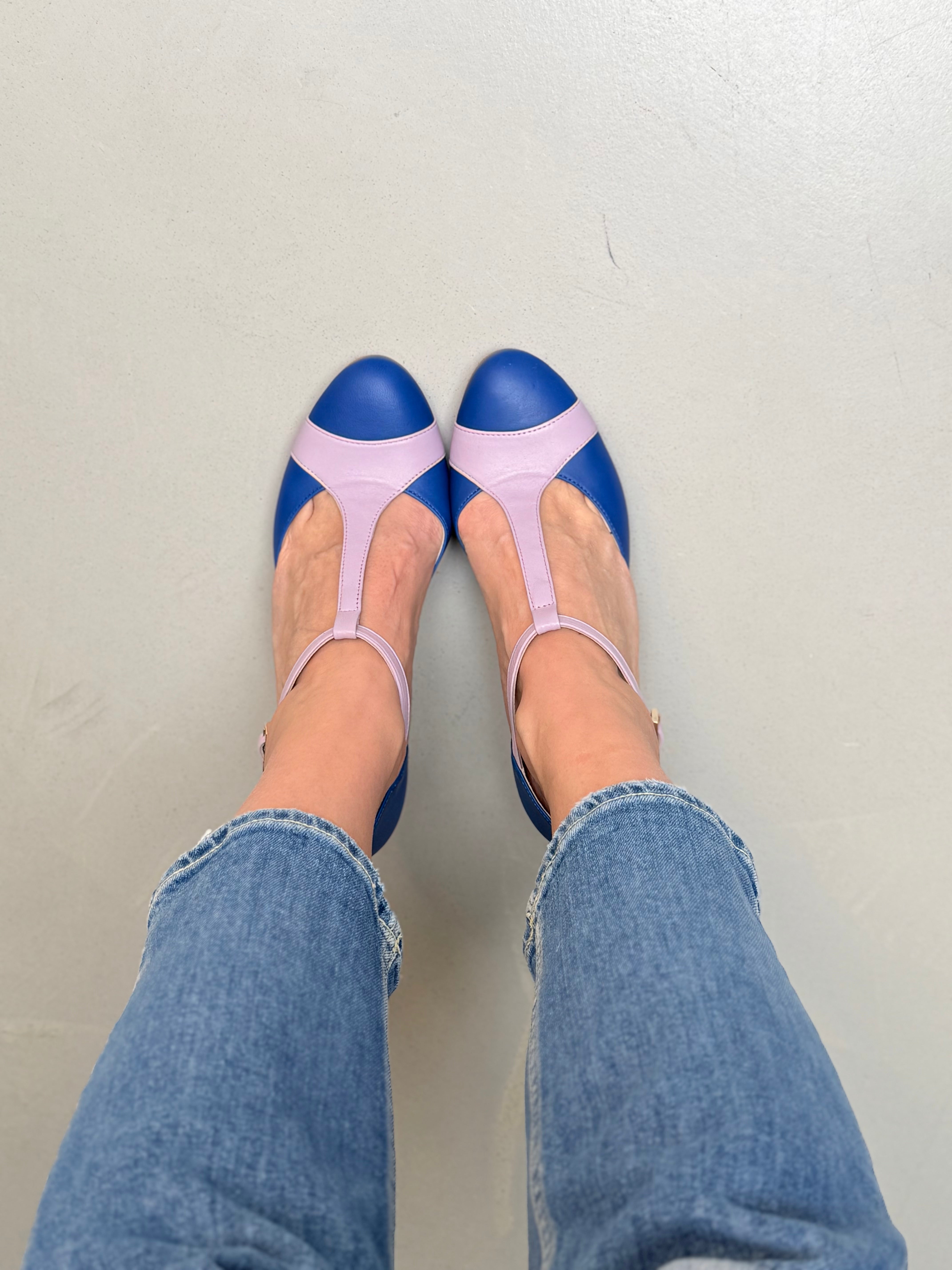 Image of Mindy Blue decollete t bar in tacco 7 cm in nappa blu e glicine artigianale pugliese