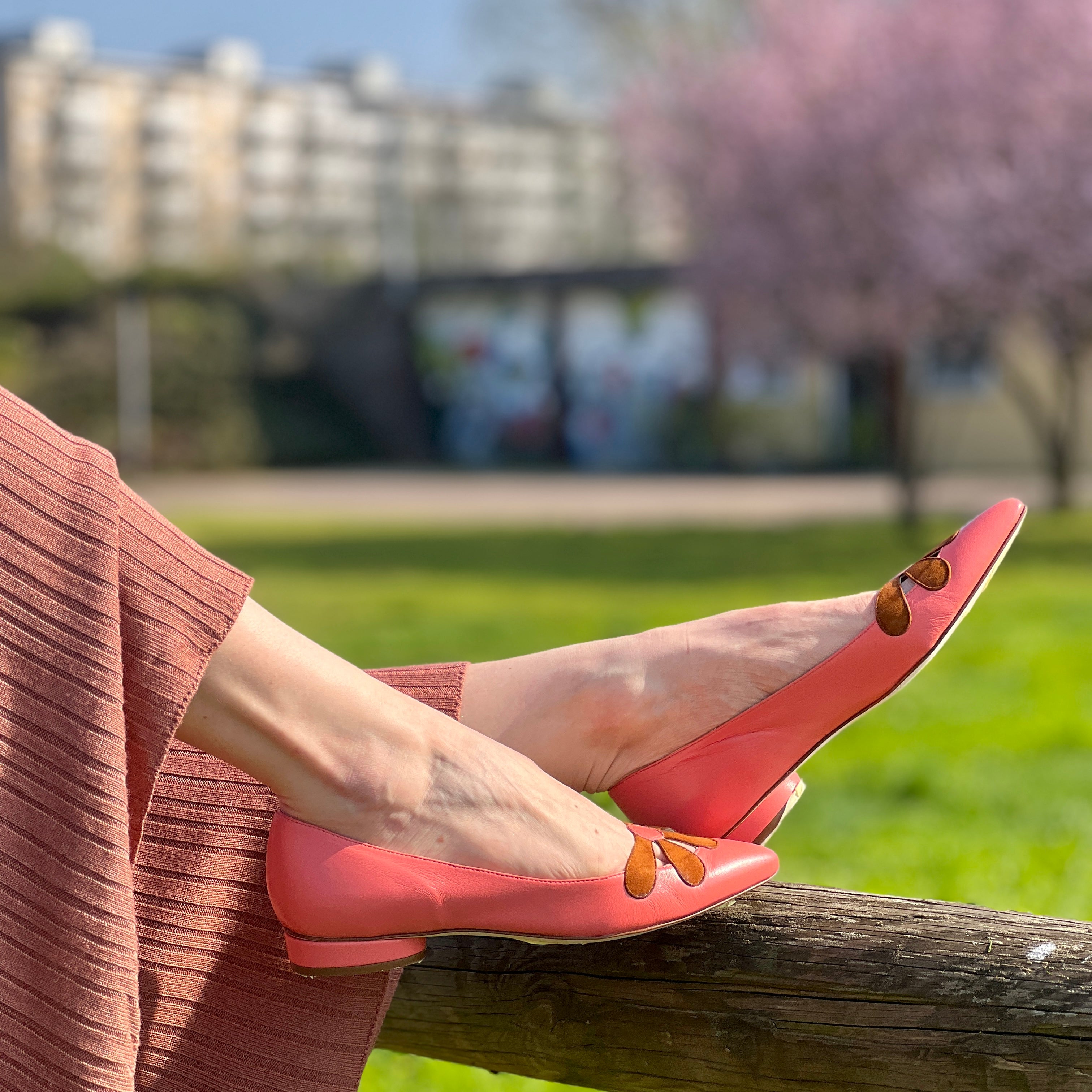 Chamo Pink ballerina sfilata in nappa rosa con fiore stile anni 60  artigianale