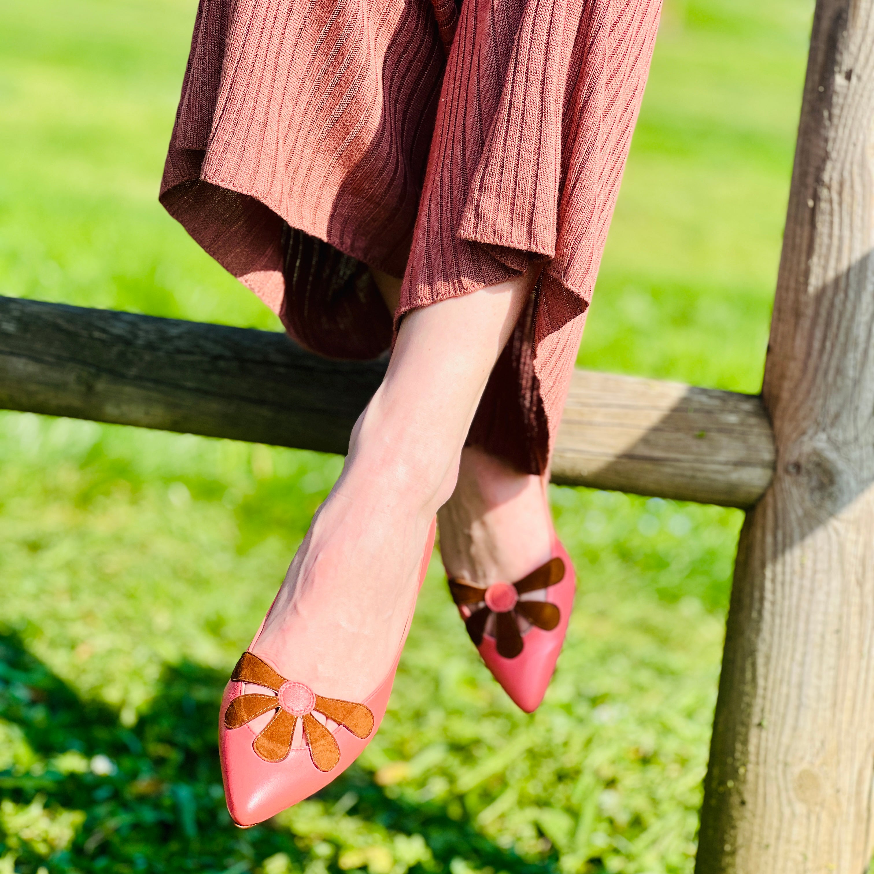 Chamo Pink ballerina sfilata in nappa rosa con fiore stile anni 60  artigianale