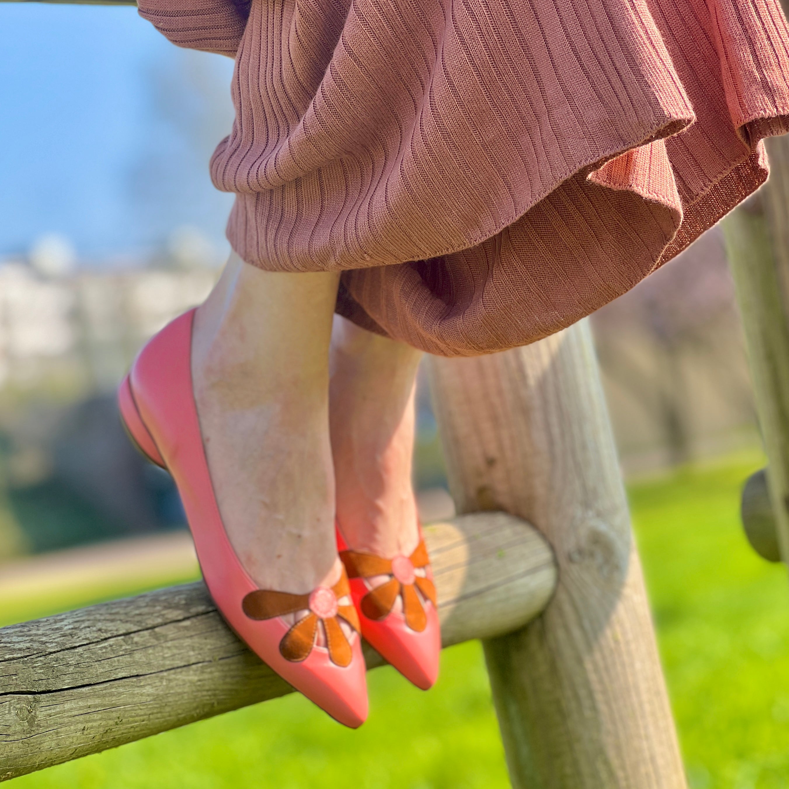 Chamo Pink ballerina sfilata in nappa rosa con fiore stile anni 60  artigianale