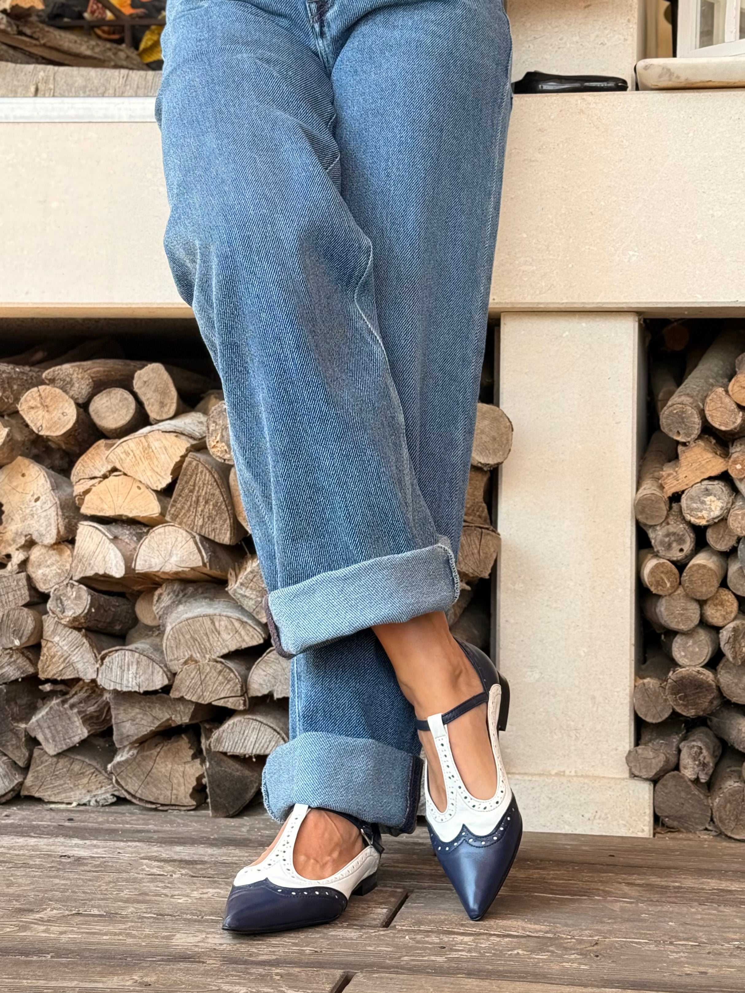 Wendy Blue scarpina bassa a sacchetto in nappa bianca e blu tacco 1.5 artigianale marchigiana