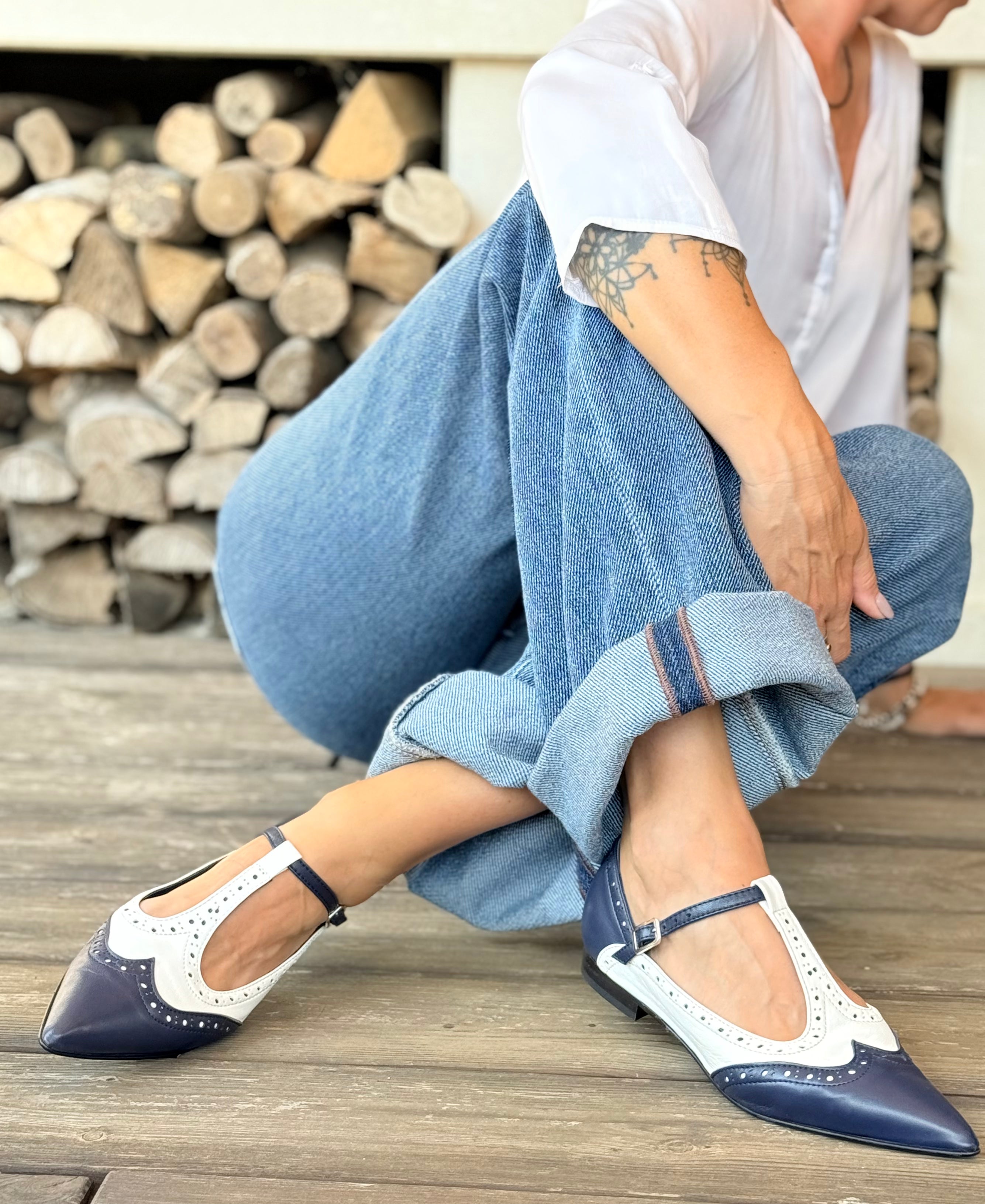 Wendy Blue scarpina bassa a sacchetto in nappa bianca e blu tacco 1.5 artigianale marchigiana