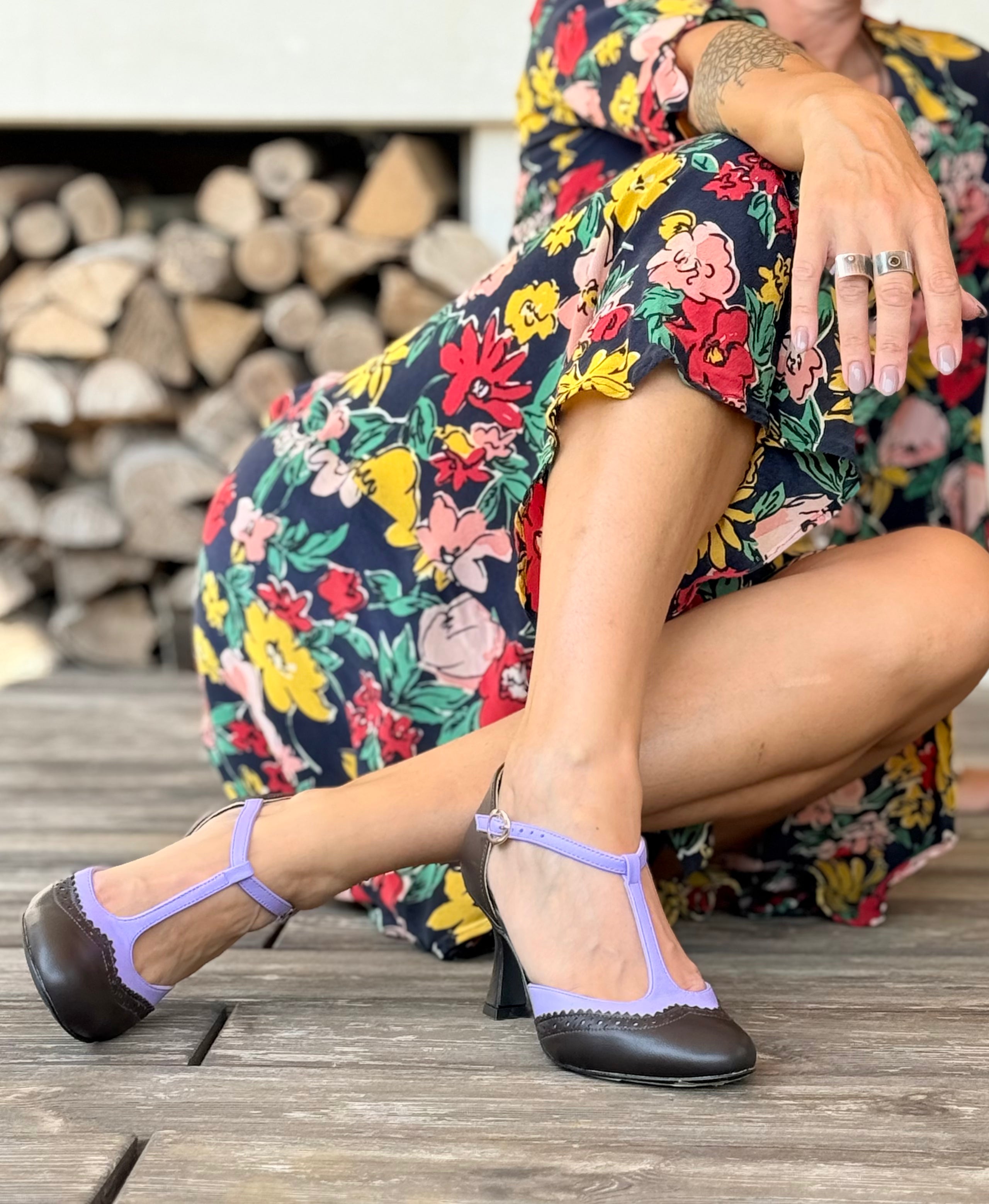 Image of Aura moro decollete t-bar in pelle marrone e glicine artigianale pugliese