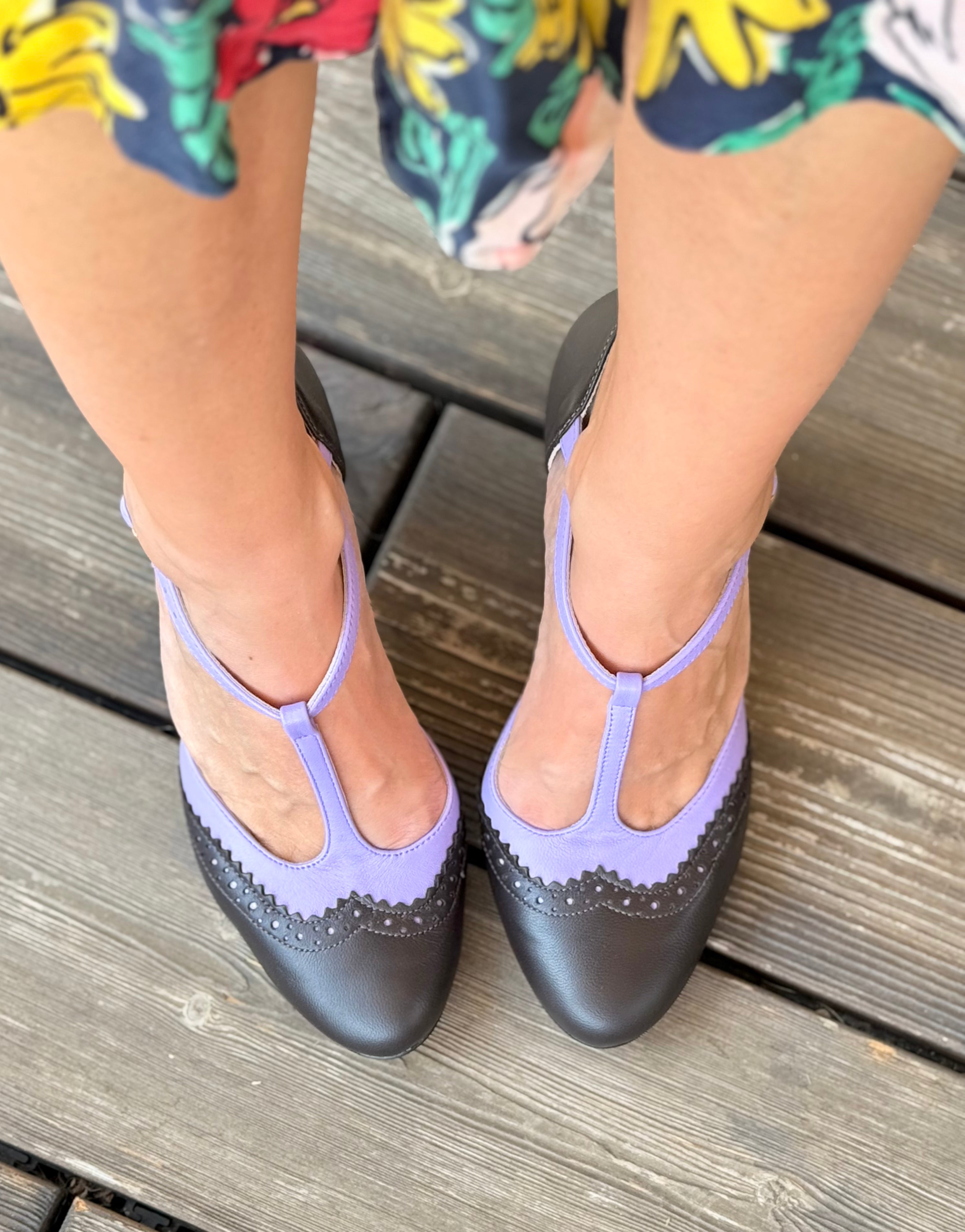 Image of Aura moro decollete t-bar in pelle marrone e glicine artigianale pugliese