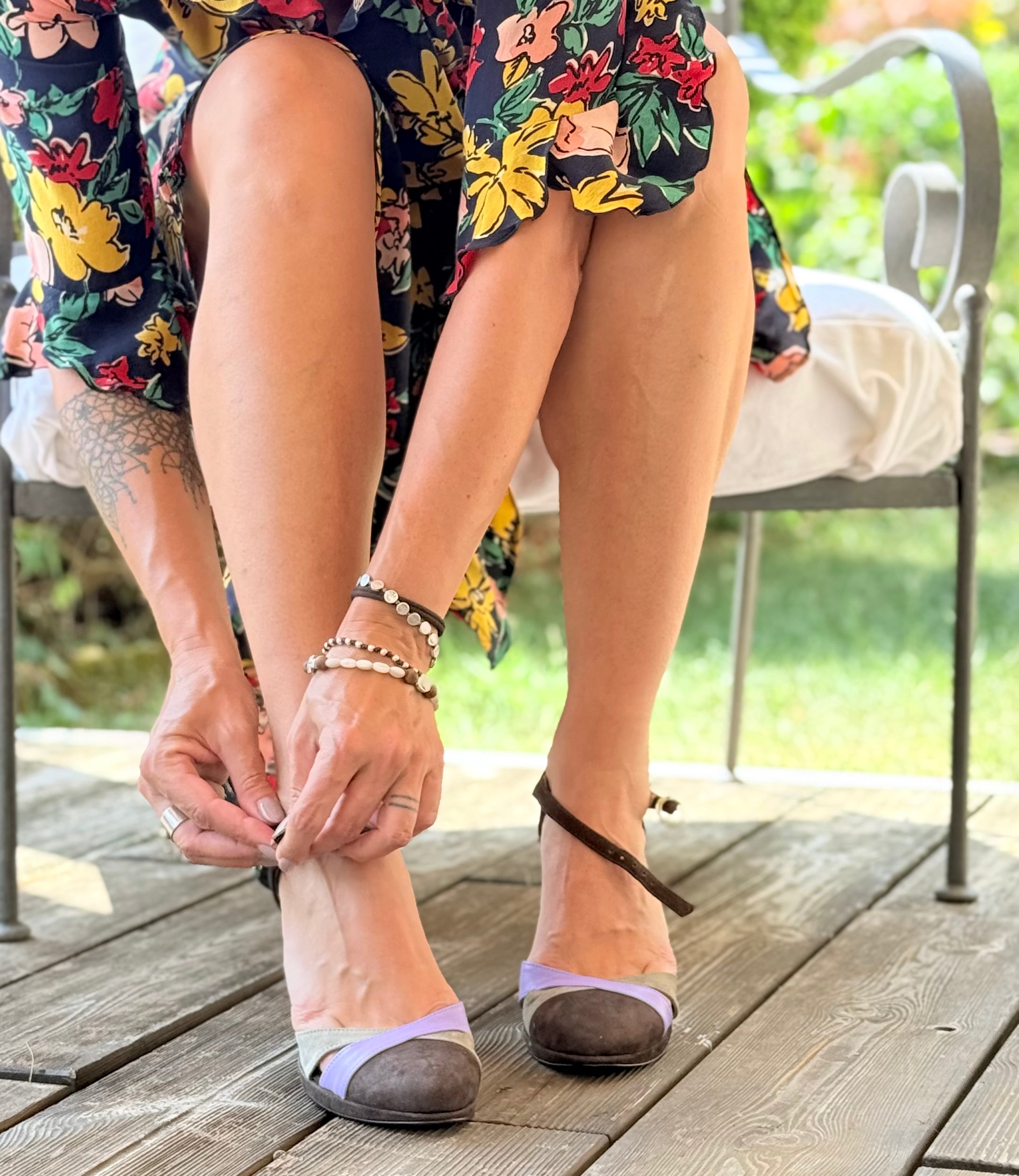 Image of Cabaret Moro decolletèe in camoscio marrone tacco 9cm plateau 1cm artigianale pugliese