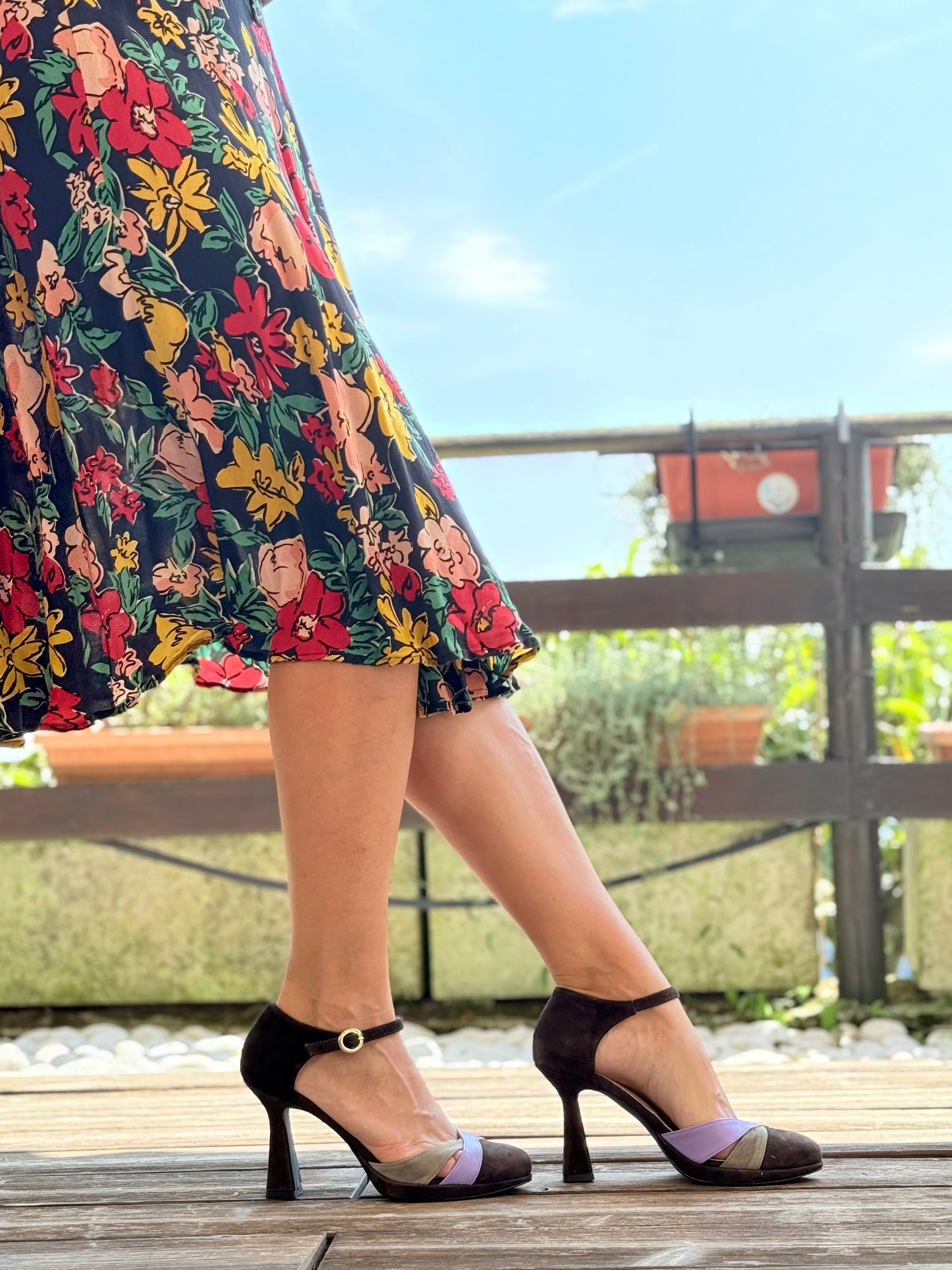 Image of Cabaret Moro decolletèe in camoscio marrone tacco 9cm plateau 1cm artigianale pugliese