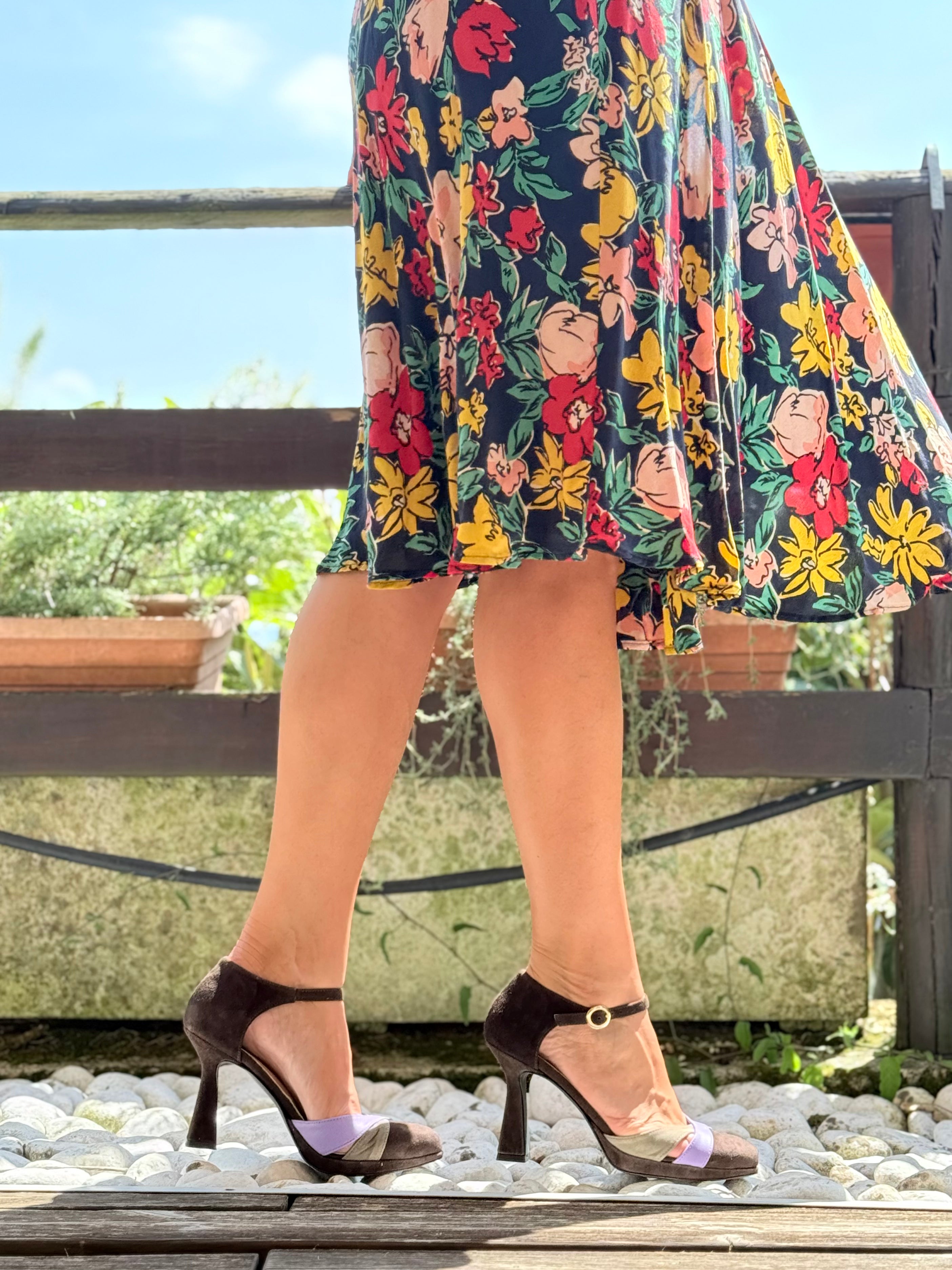 Image of Cabaret Moro decolletèe in camoscio marrone tacco 9cm plateau 1cm artigianale pugliese