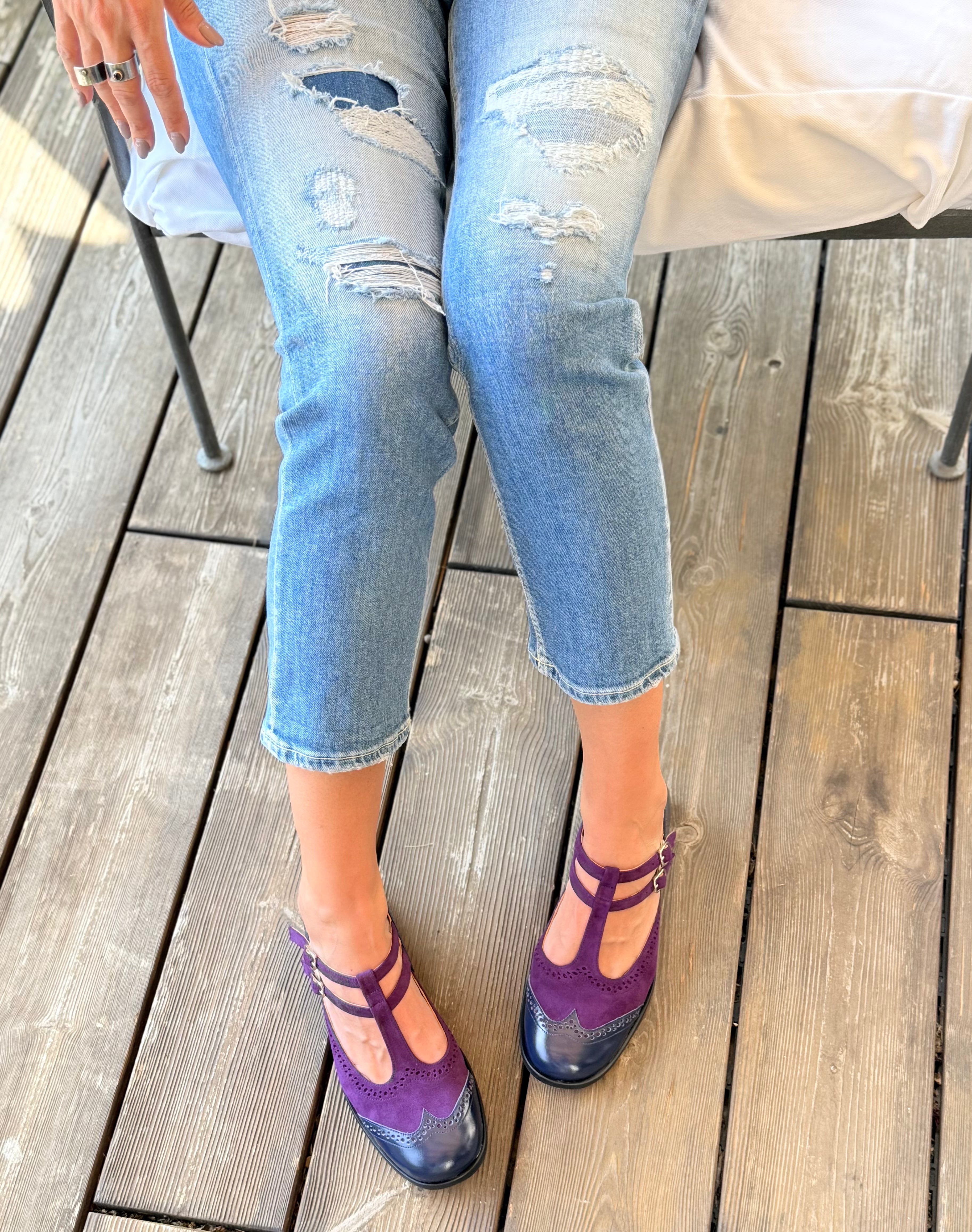 Image of Furiosa Blue scarpa bassa in pelle blu e camoscio viola doppio cinturino e t-bar tacco 2,5 cm artigianale