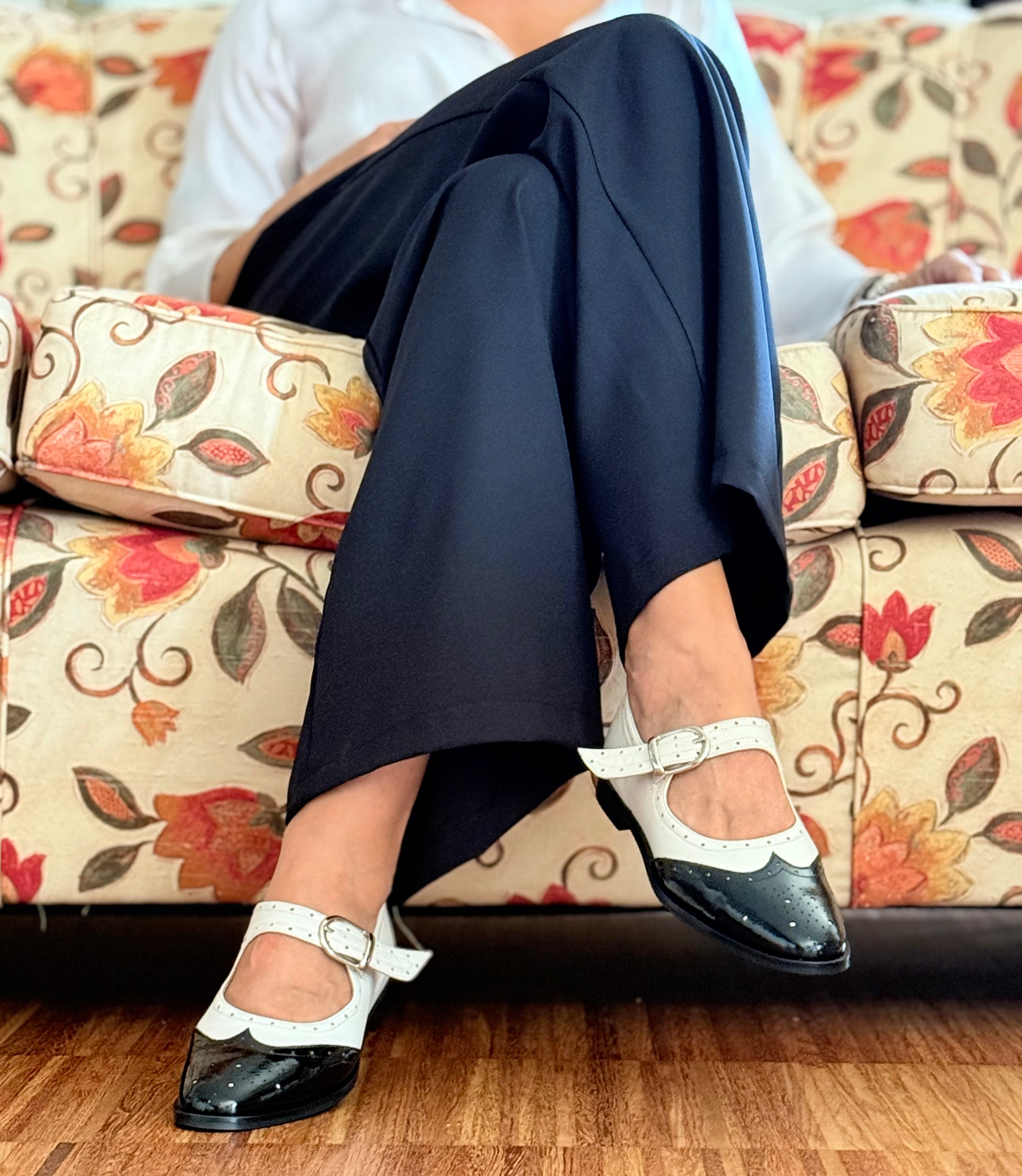 Image of Bimba Black scarpina bassa in nappa bianca e punta in naplak nera tacco 2 artigianale toscana