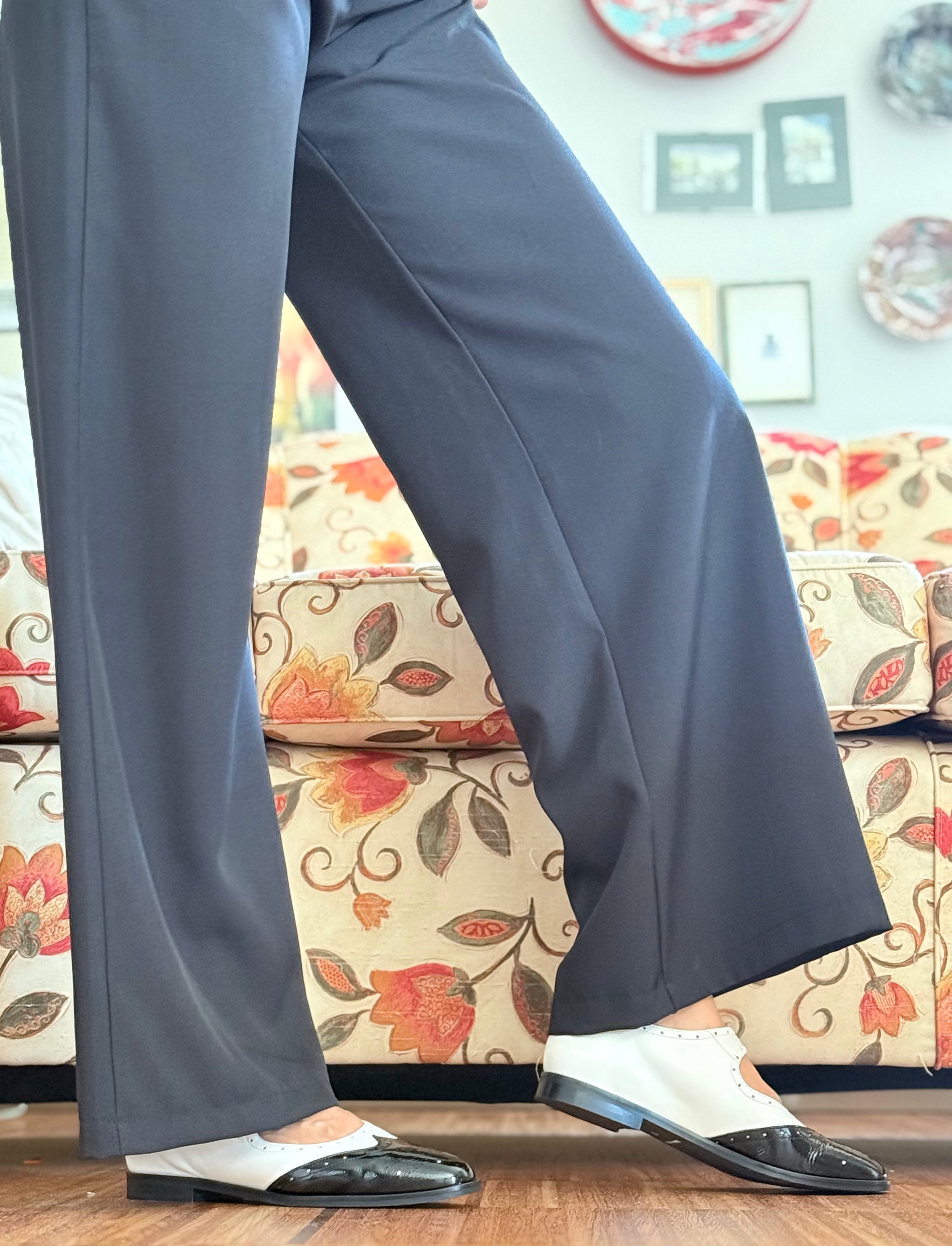 Image of Bimba Black scarpina bassa in nappa bianca e punta in naplak nera tacco 2 artigianale toscana