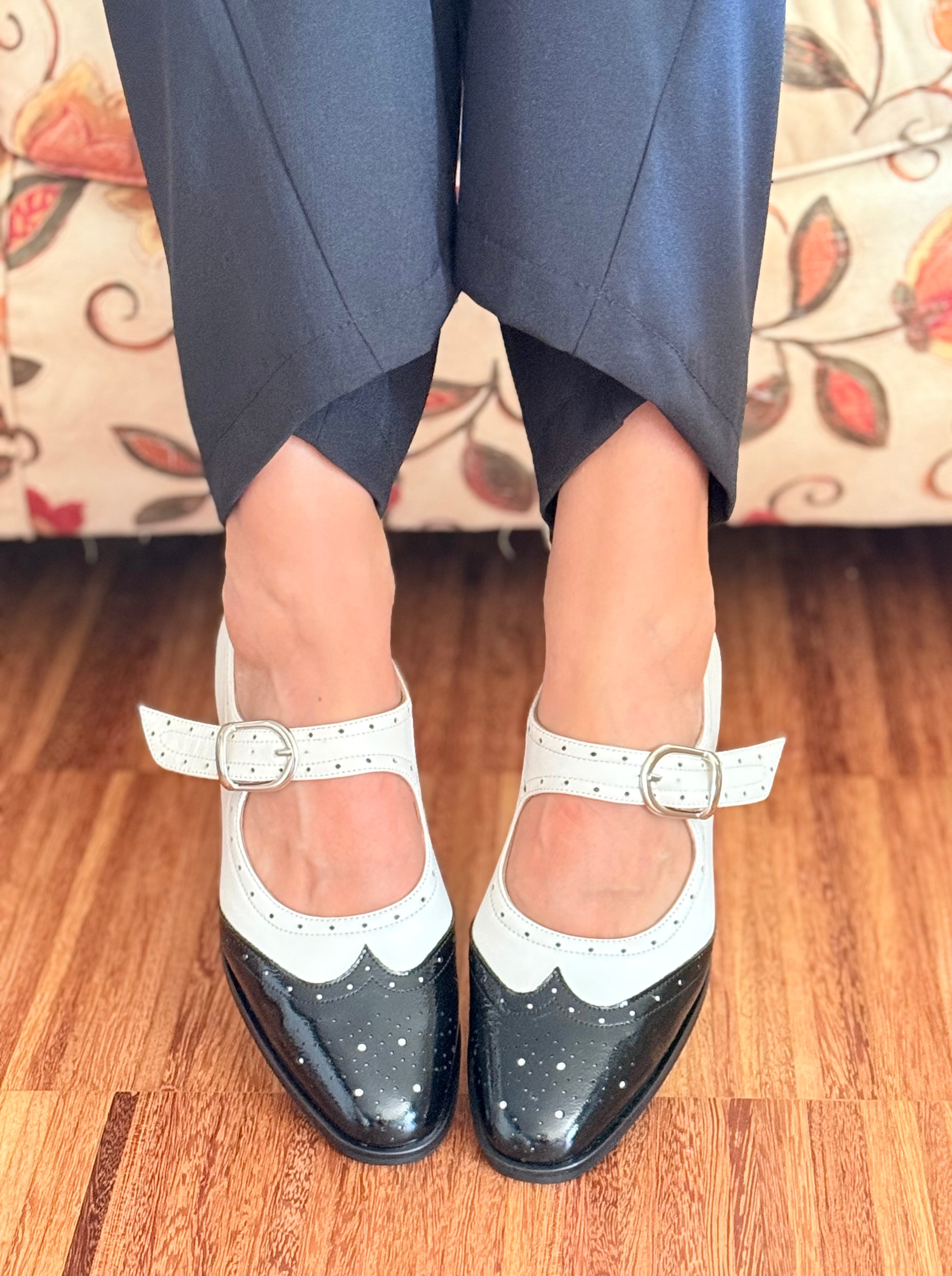 Image of Bimba Black scarpina bassa in nappa bianca e punta in naplak nera tacco 2 artigianale toscana