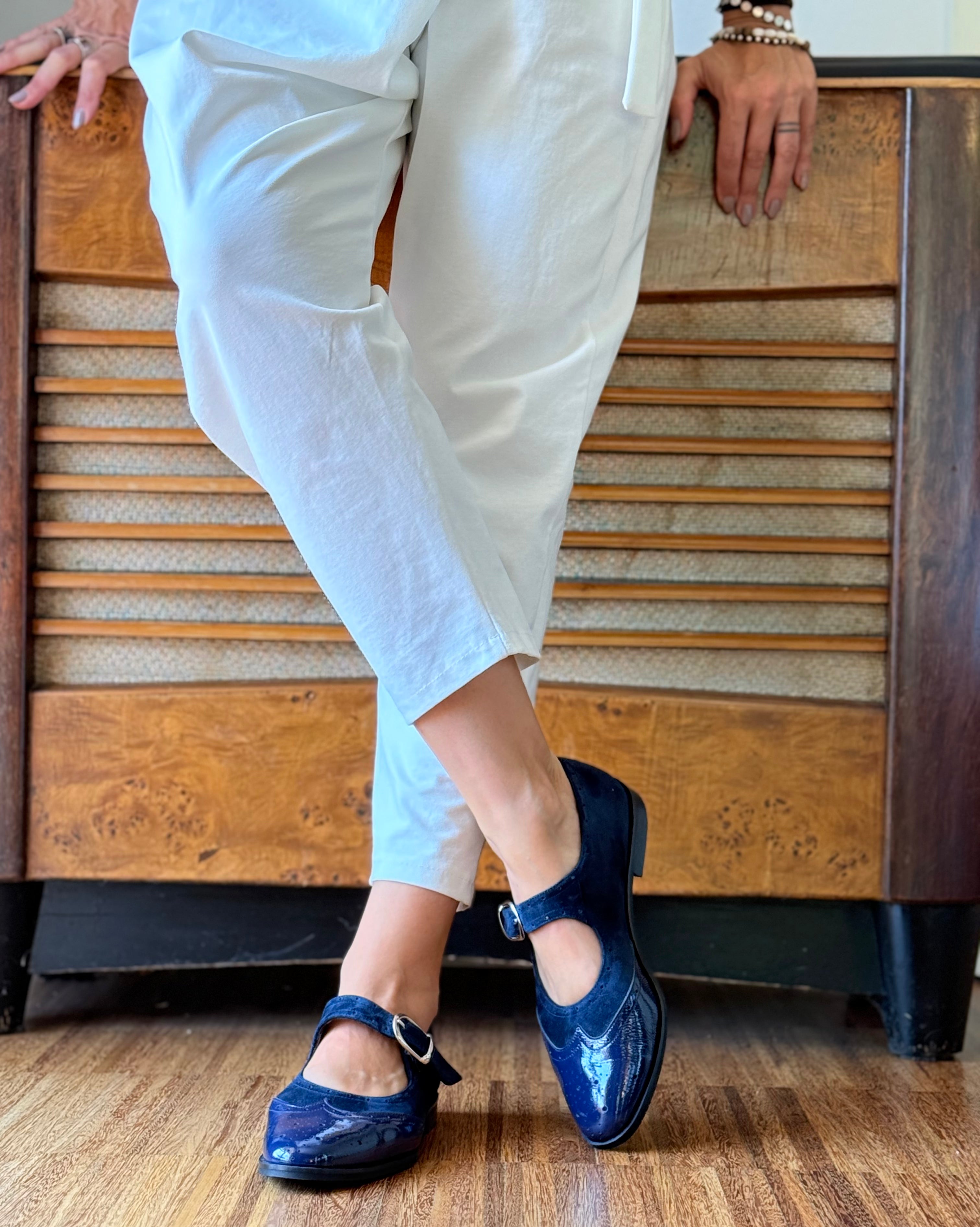 Image of Bimba Blue scarpina bassa in naplak e camoscio blu tacco 2 artigianale toscana