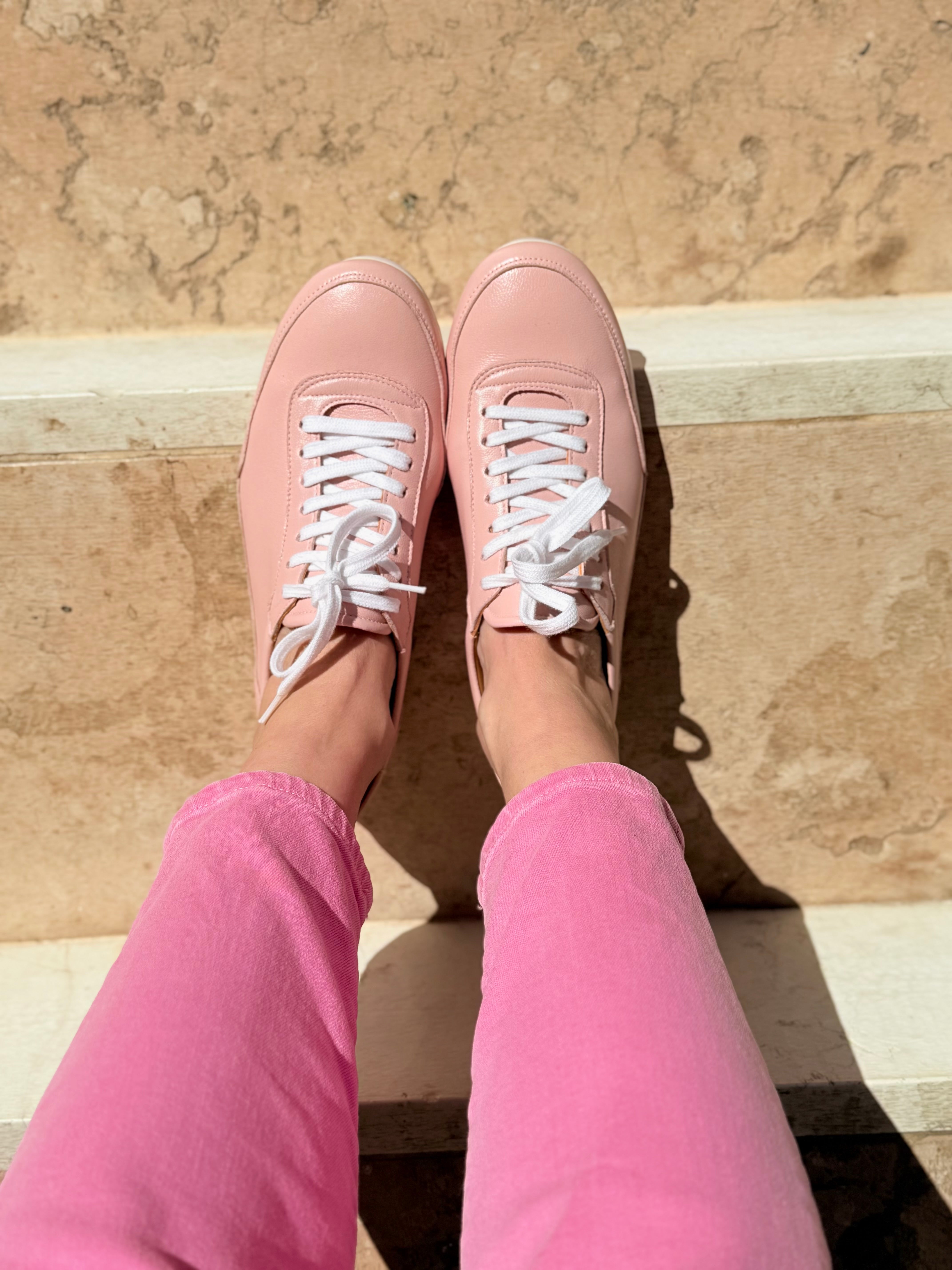 Image of Miuccia Rose sneakers in nappa rosa artigianale lagattaconglistivali