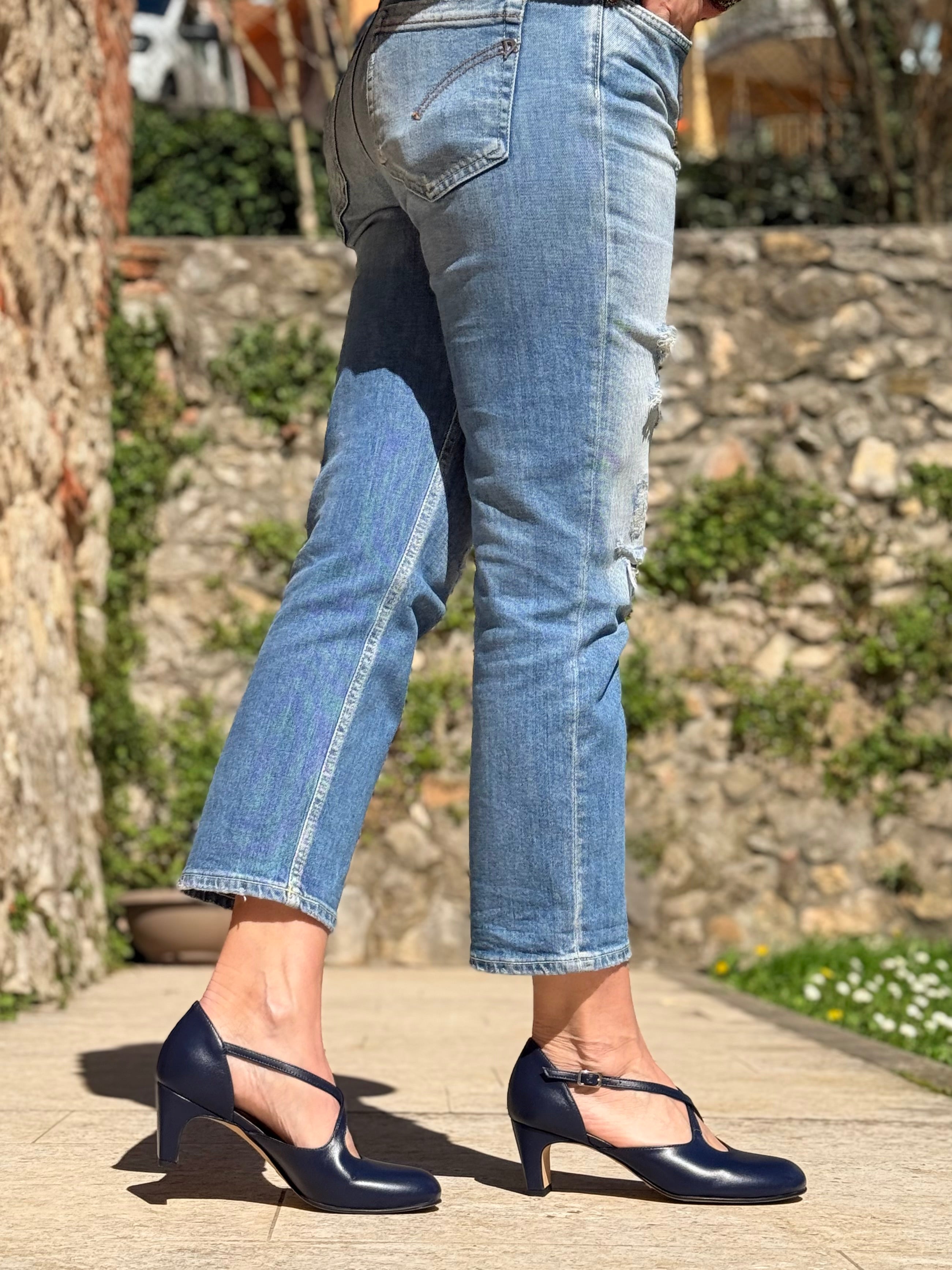Image of Jeanne Navy decollete t-bar in nappa blu tacco 6 artigianale marchigiana