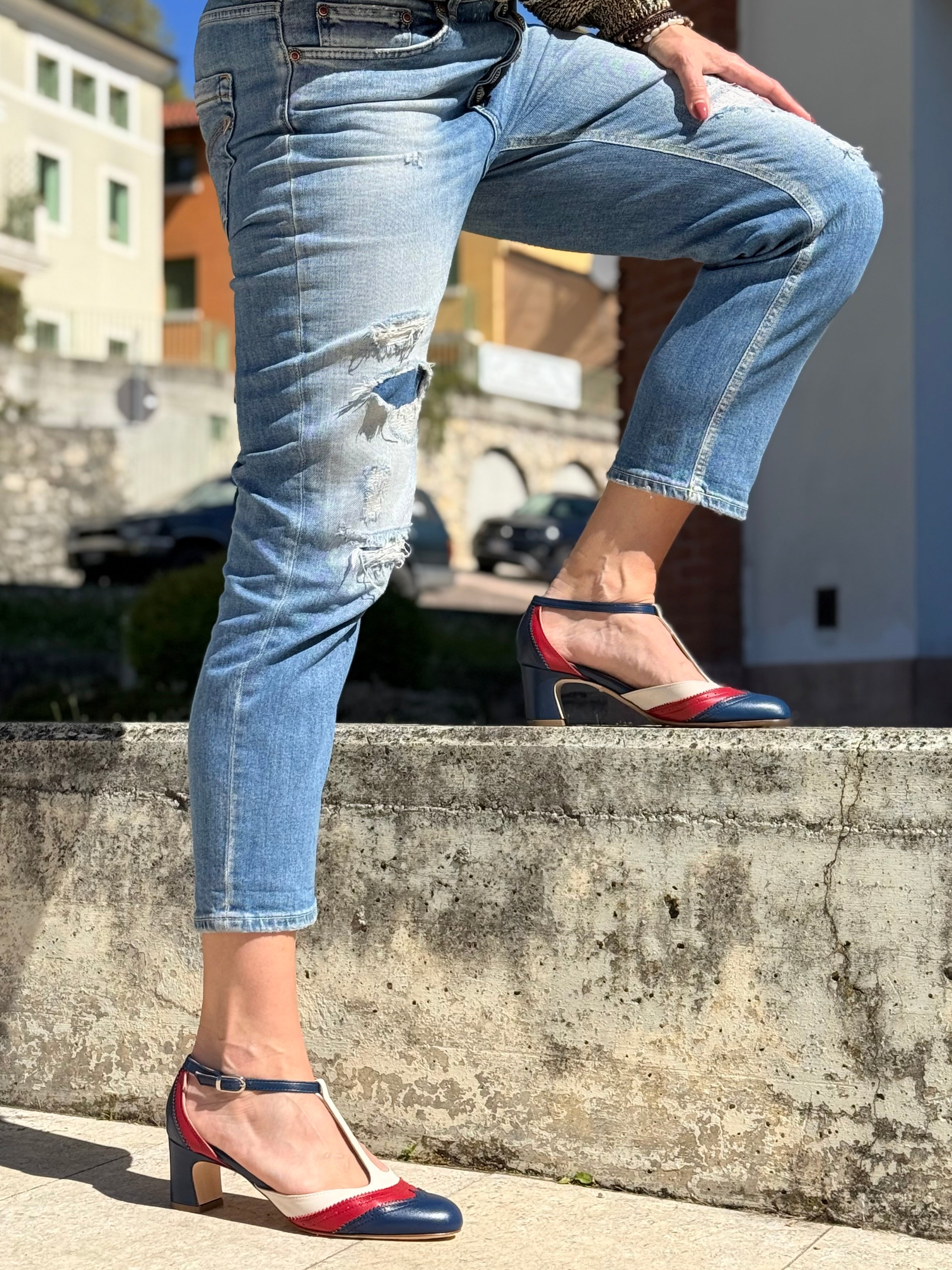 Image of Madame Paris tanghera in nappa blu tacco 5.5 cm artigianale toscana