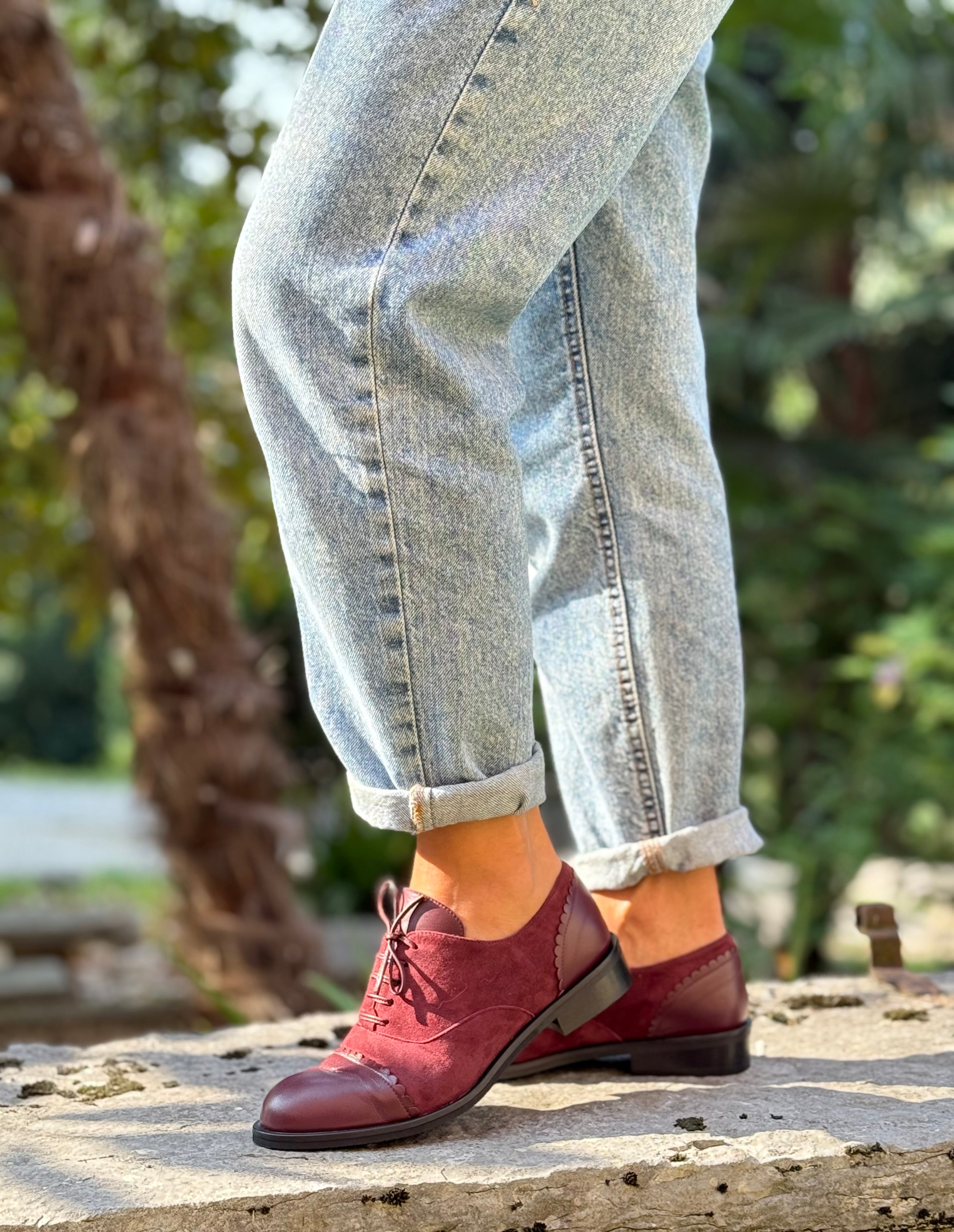 Image of Roger Wine scarpa bassa allacciata in camoscio bordeaux artigianale toscana