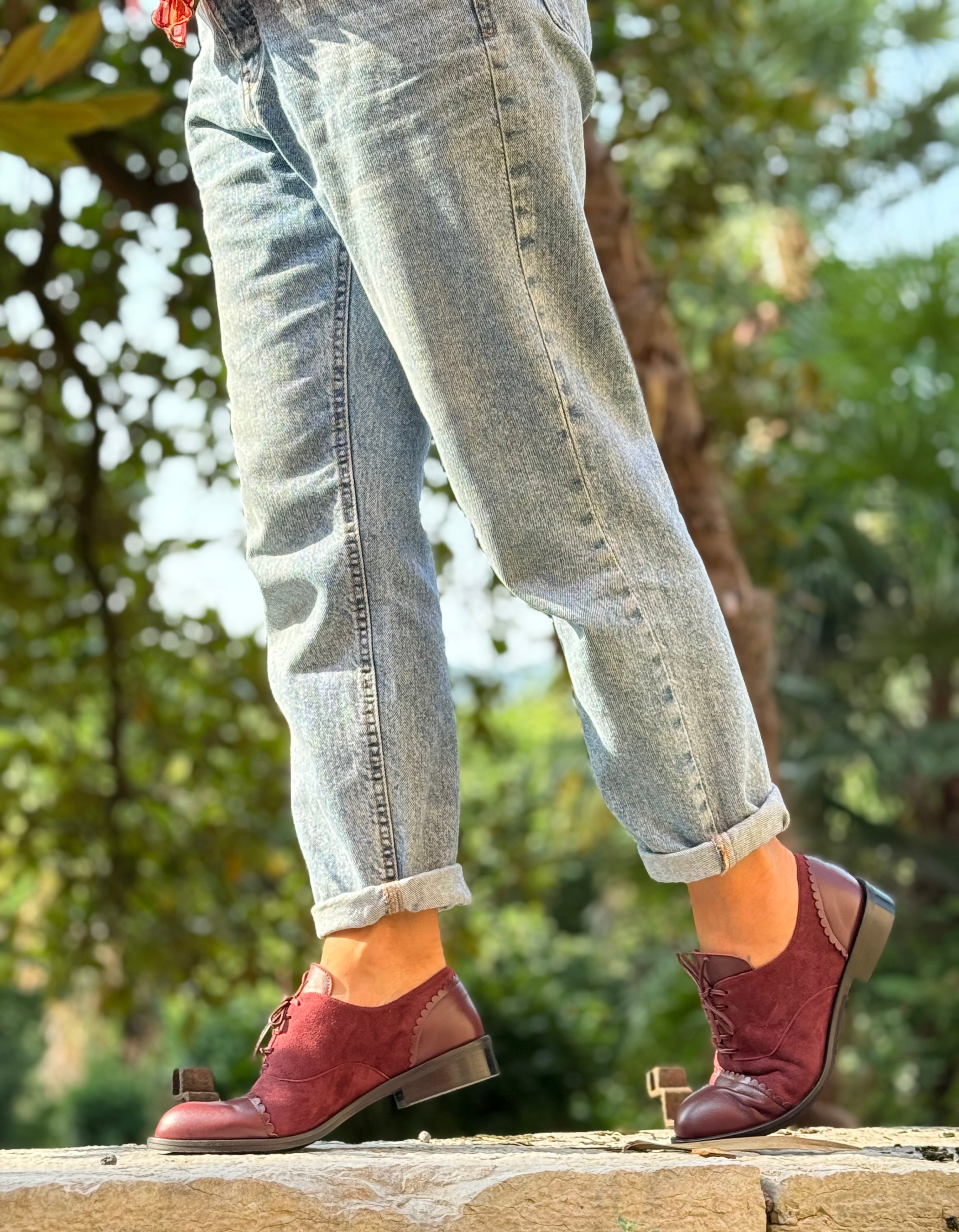 Image of Roger Wine scarpa bassa allacciata in camoscio bordeaux artigianale toscana