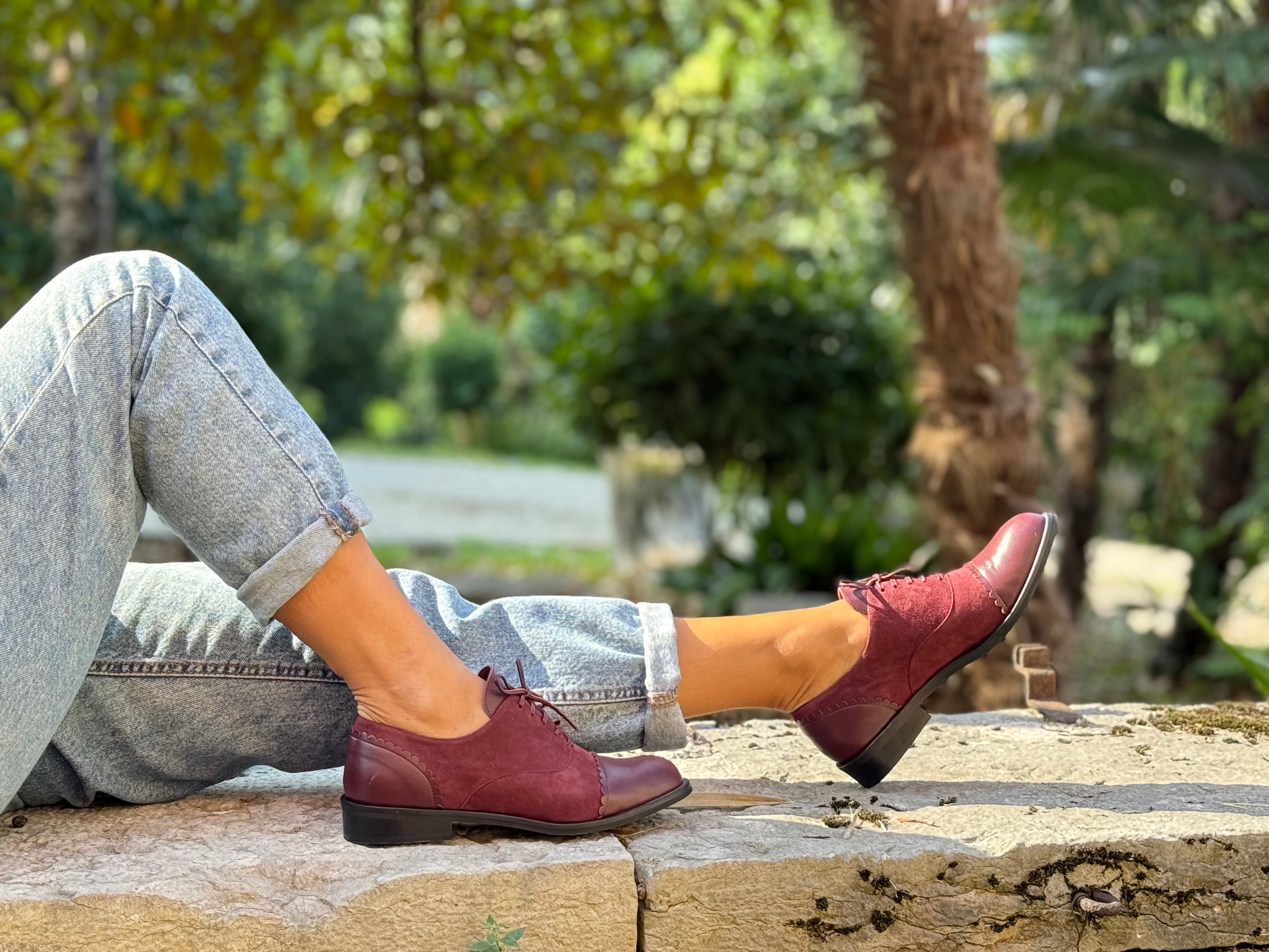 Image of Roger Wine scarpa bassa allacciata in camoscio bordeaux artigianale toscana