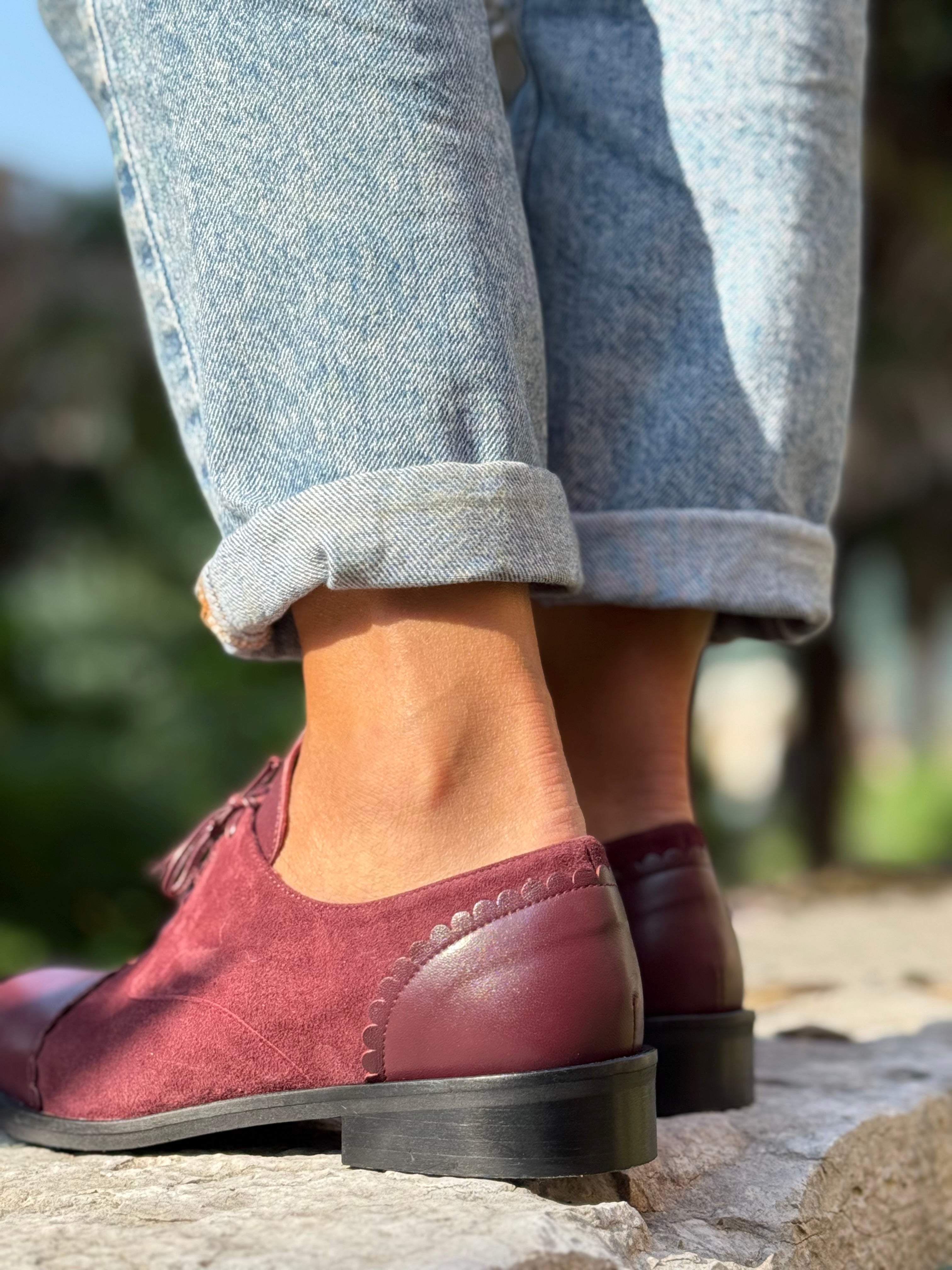 Image of Roger Wine scarpa bassa allacciata in camoscio bordeaux artigianale toscana