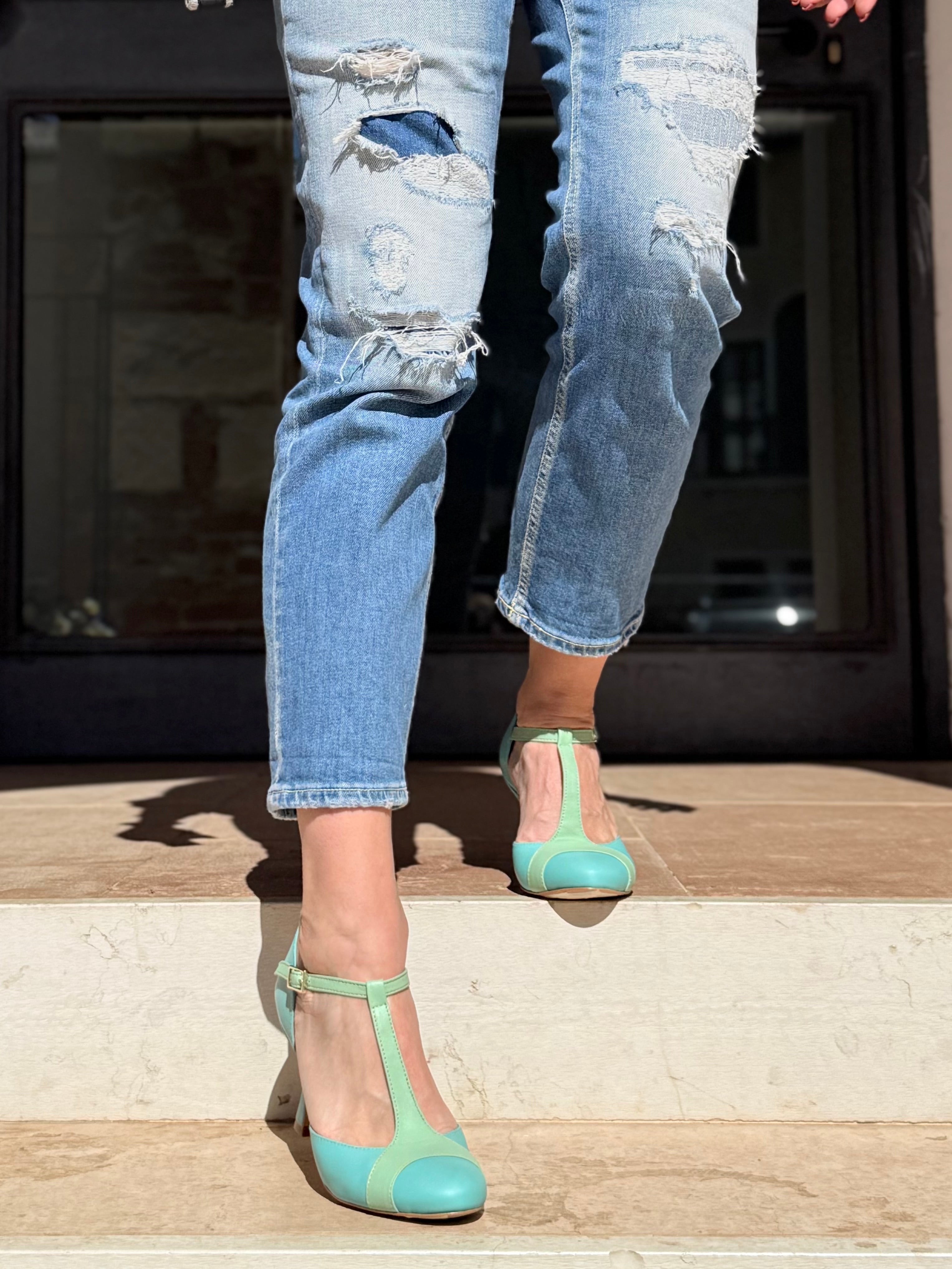 Image of Mindy Tiffany decollete t bar in tacco 7 cm in nappa azzurra e verde artigianale pugliese