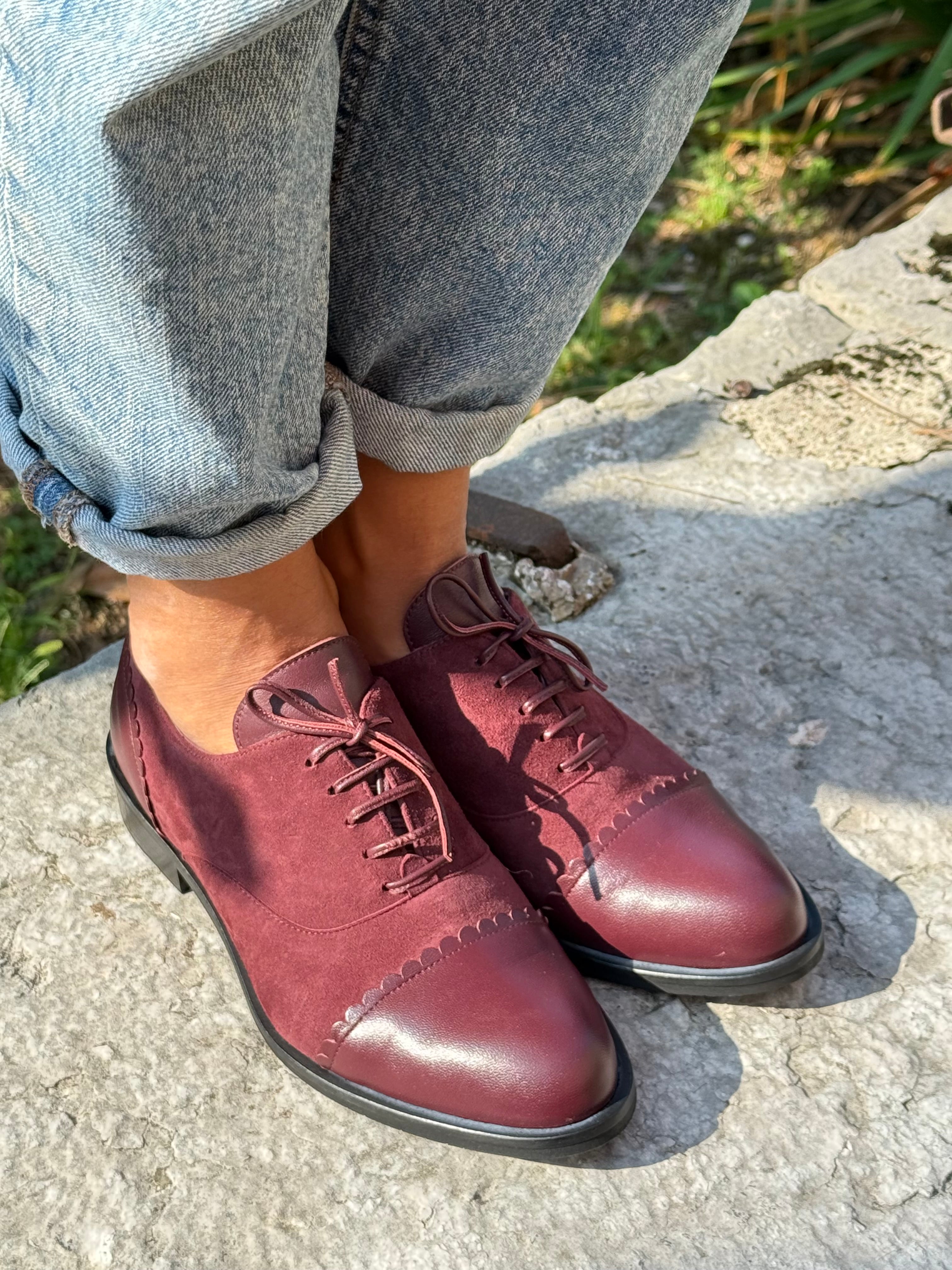 Image of Roger Wine scarpa bassa allacciata in camoscio bordeaux artigianale toscana