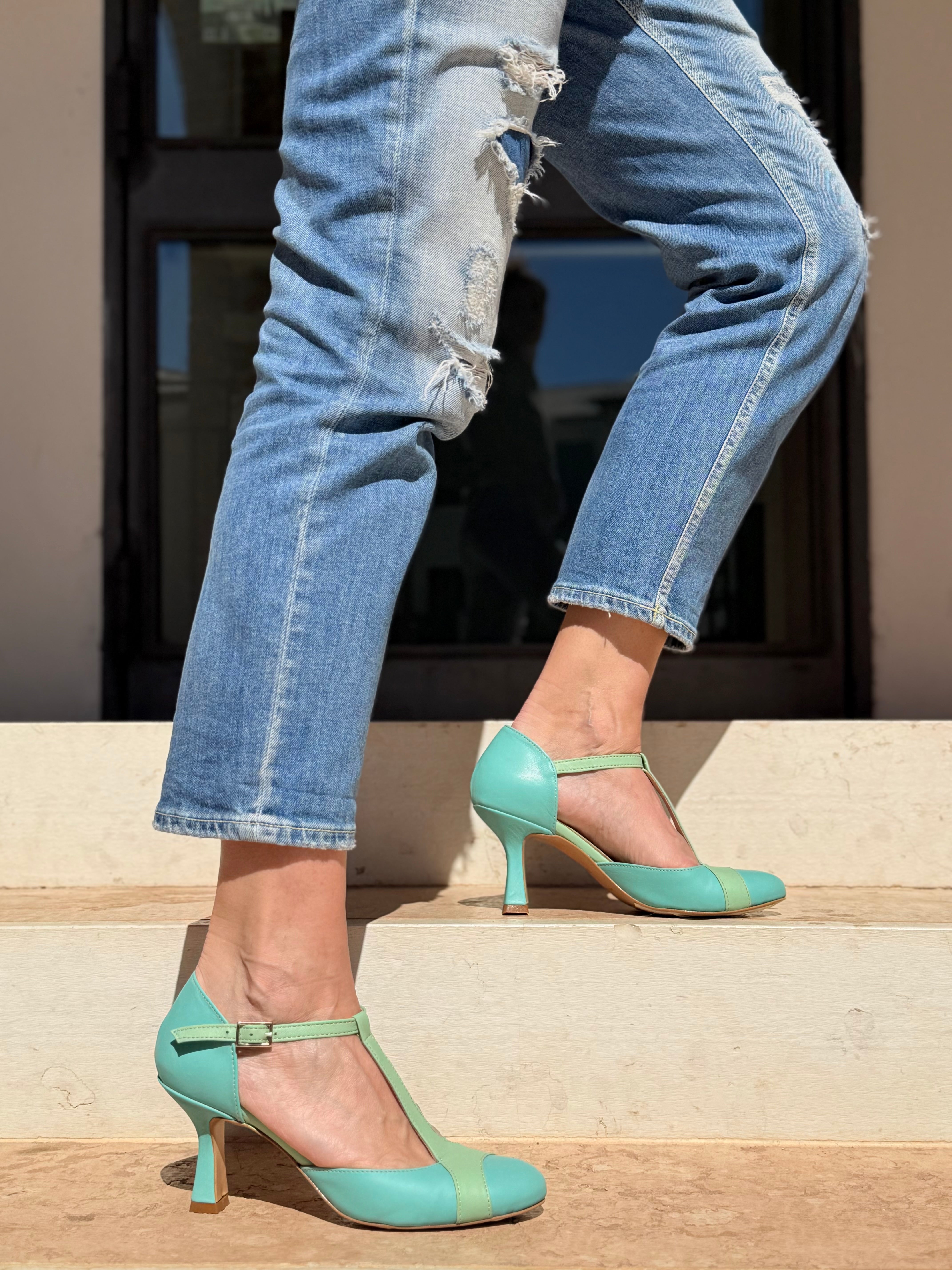 Image of Mindy Tiffany decollete t bar in tacco 7 cm in nappa azzurra e verde artigianale pugliese