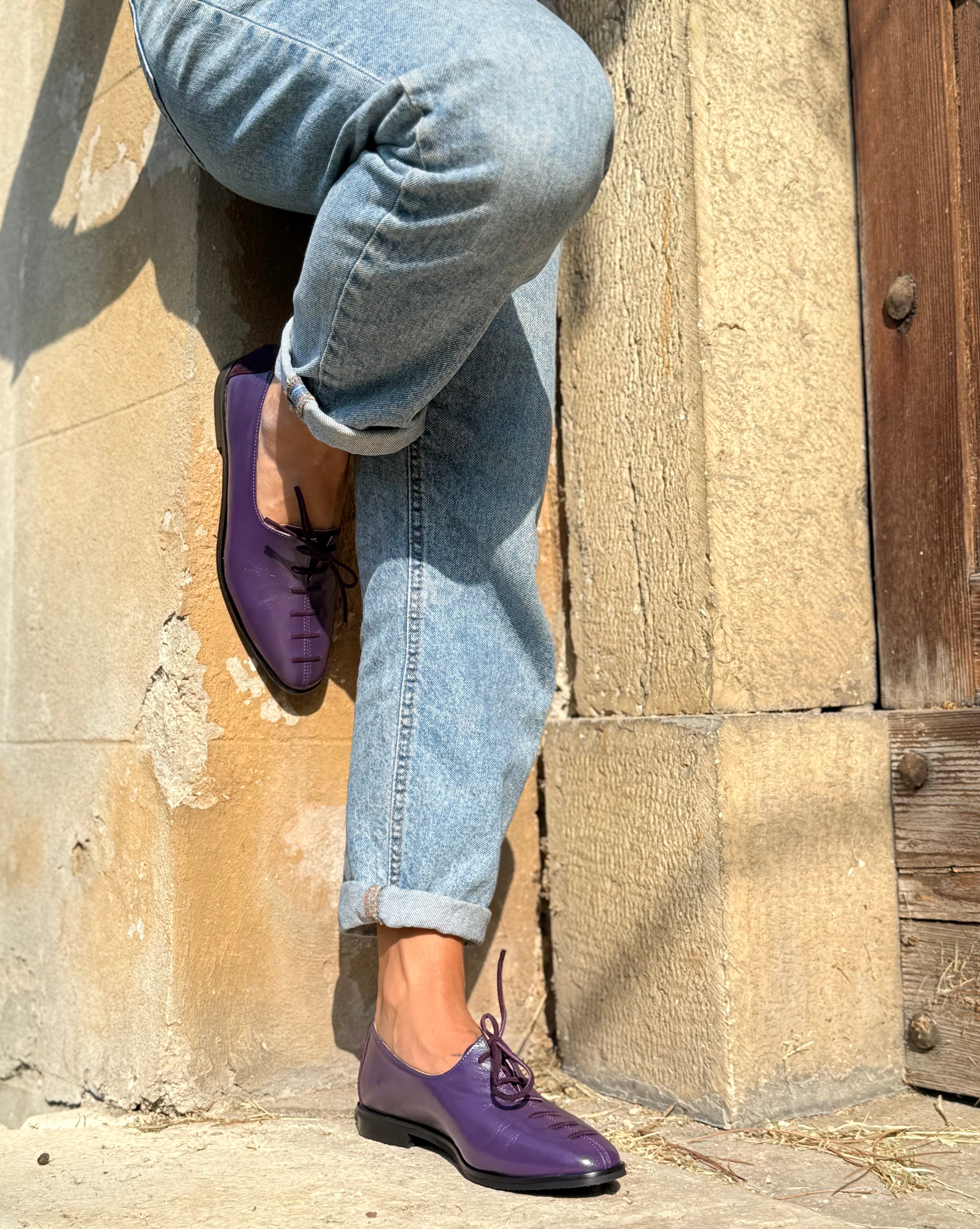 Image of Keep Purple scarpina bassa allacciata in nappa viola lavorazione artigianale toscana