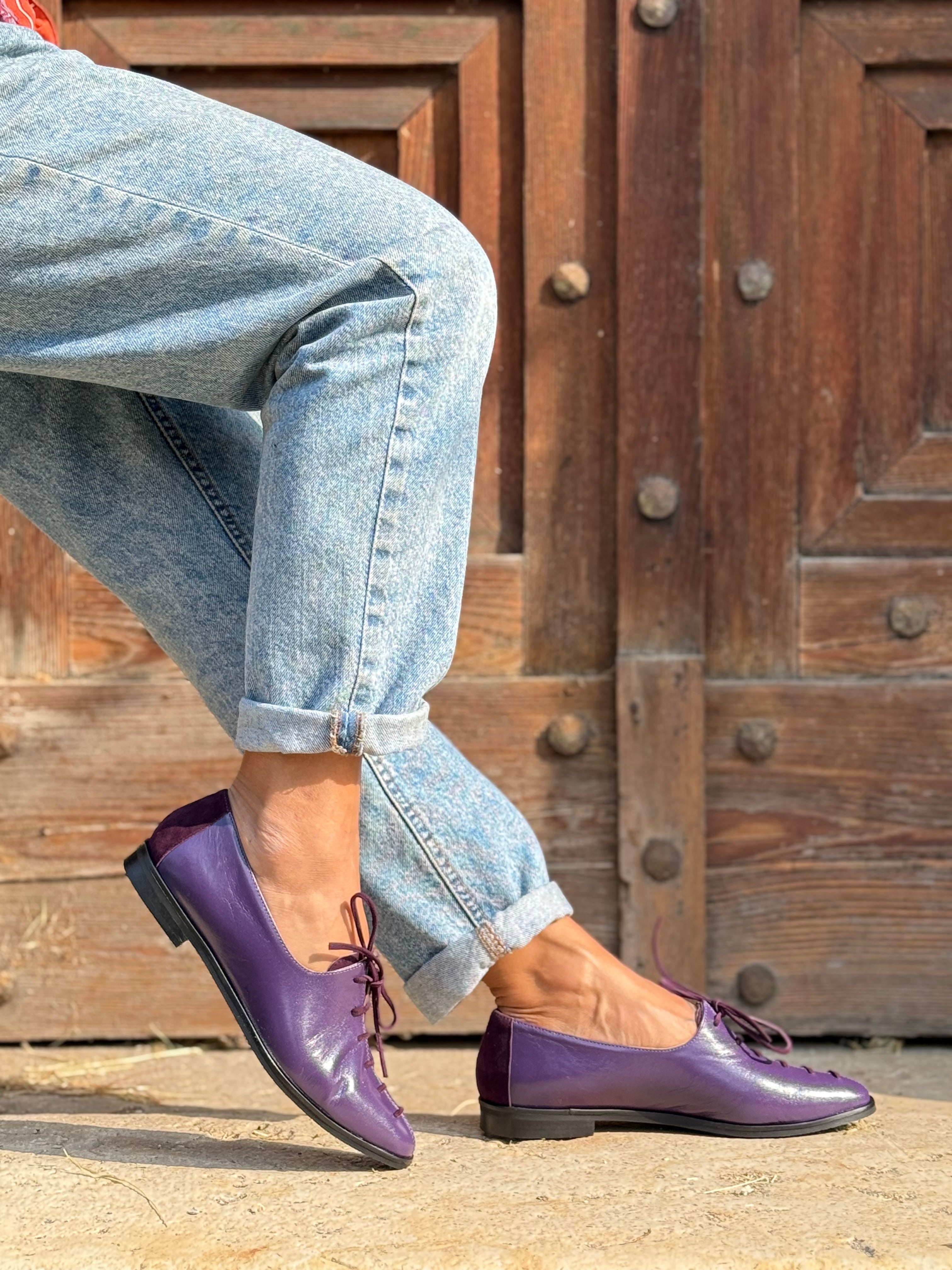 Image of Keep Purple scarpina bassa allacciata in nappa viola lavorazione artigianale toscana