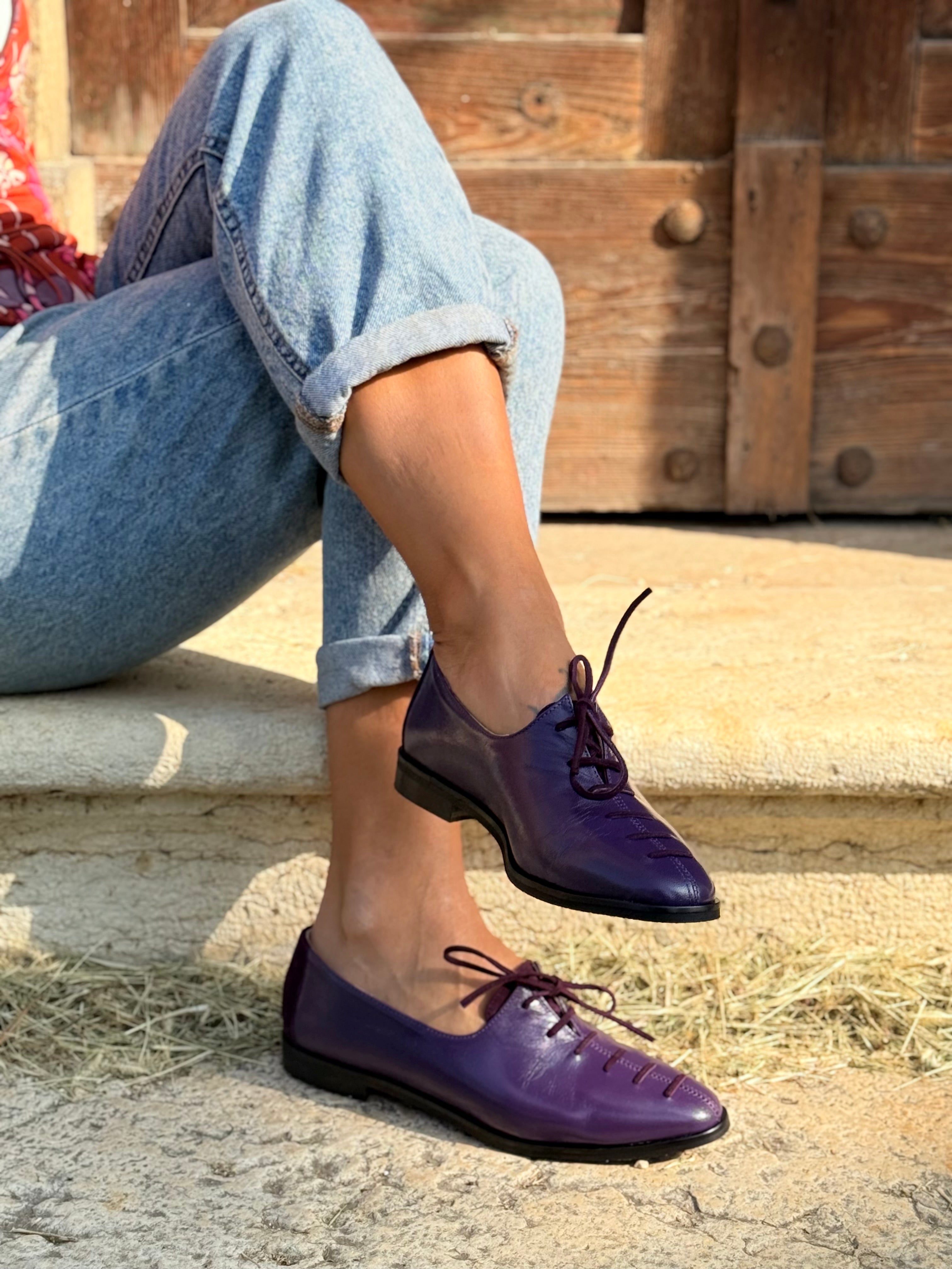 Image of Keep Purple scarpina bassa allacciata in nappa viola lavorazione artigianale toscana