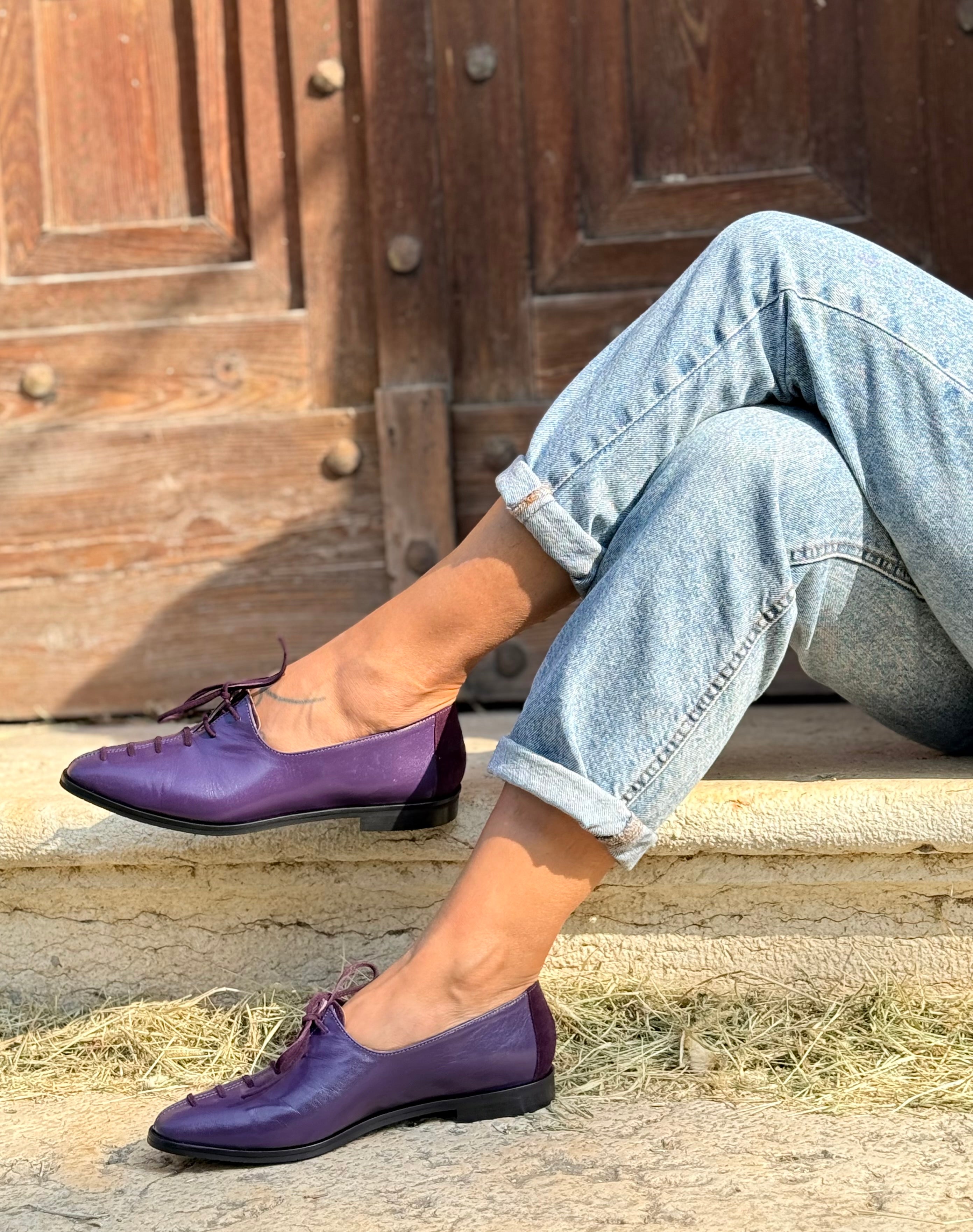 Image of Keep Purple scarpina bassa allacciata in nappa viola lavorazione artigianale toscana