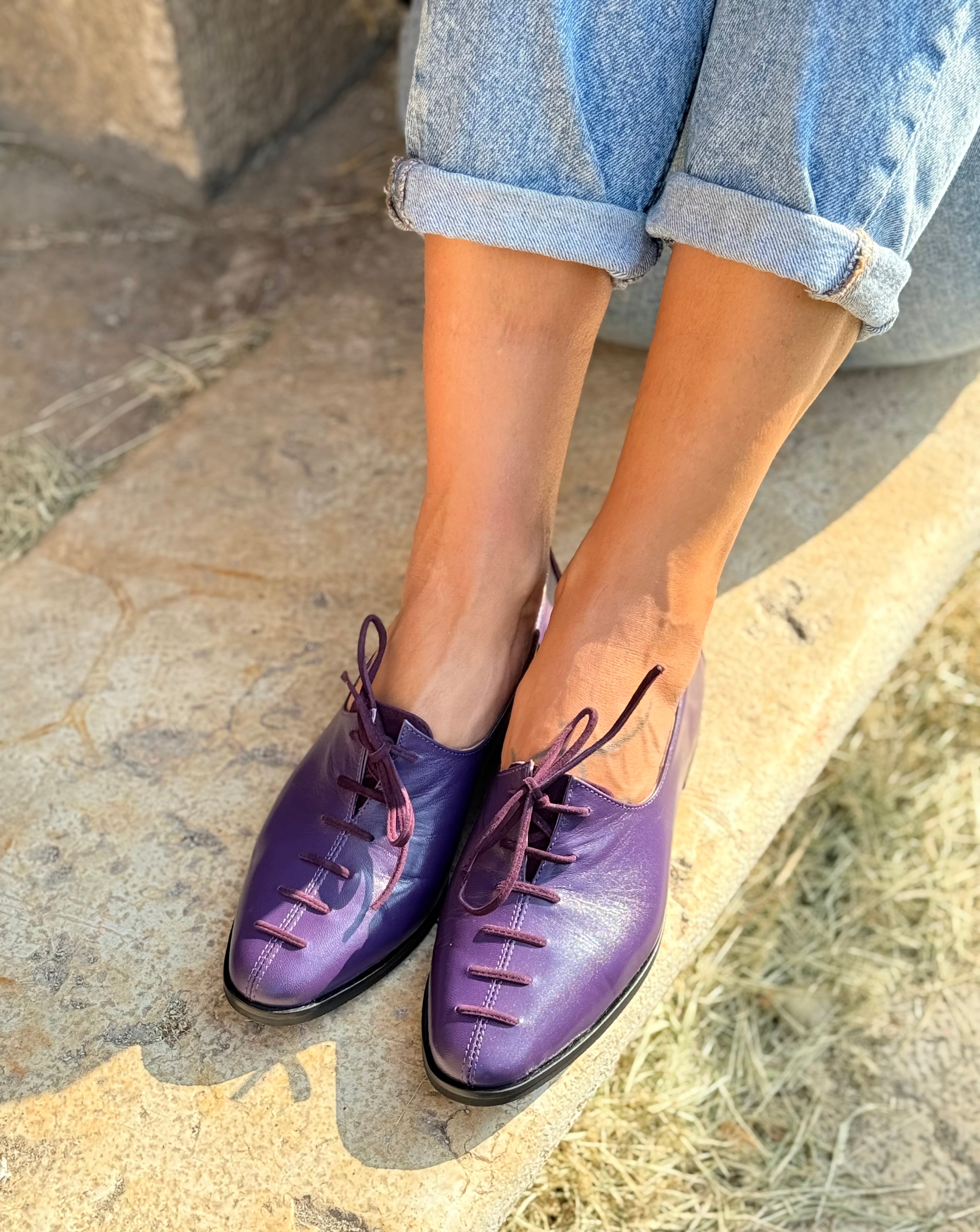 Image of Keep Purple scarpina bassa allacciata in nappa viola lavorazione artigianale toscana