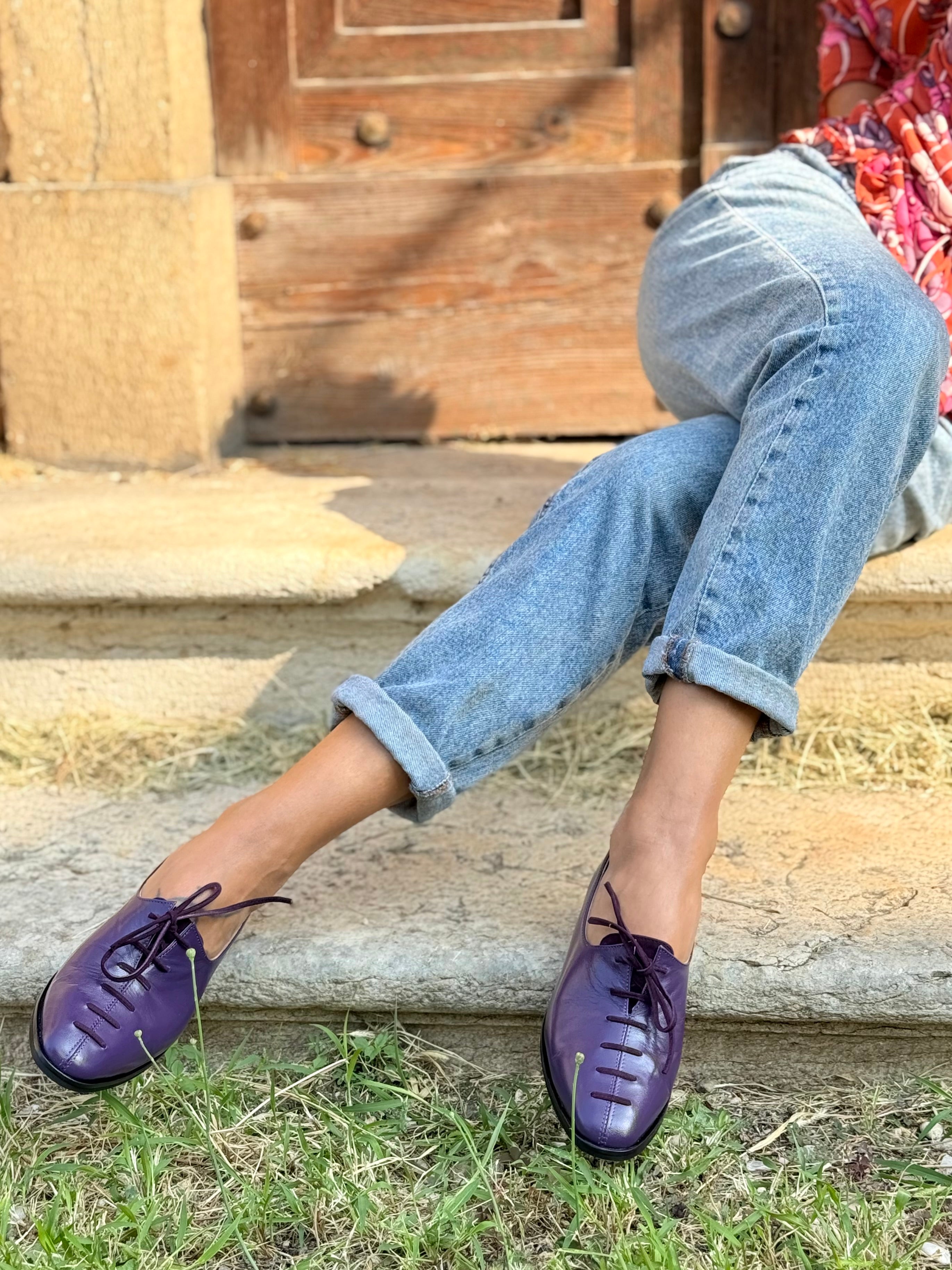 Image of Keep Purple scarpina bassa allacciata in nappa viola lavorazione artigianale toscana