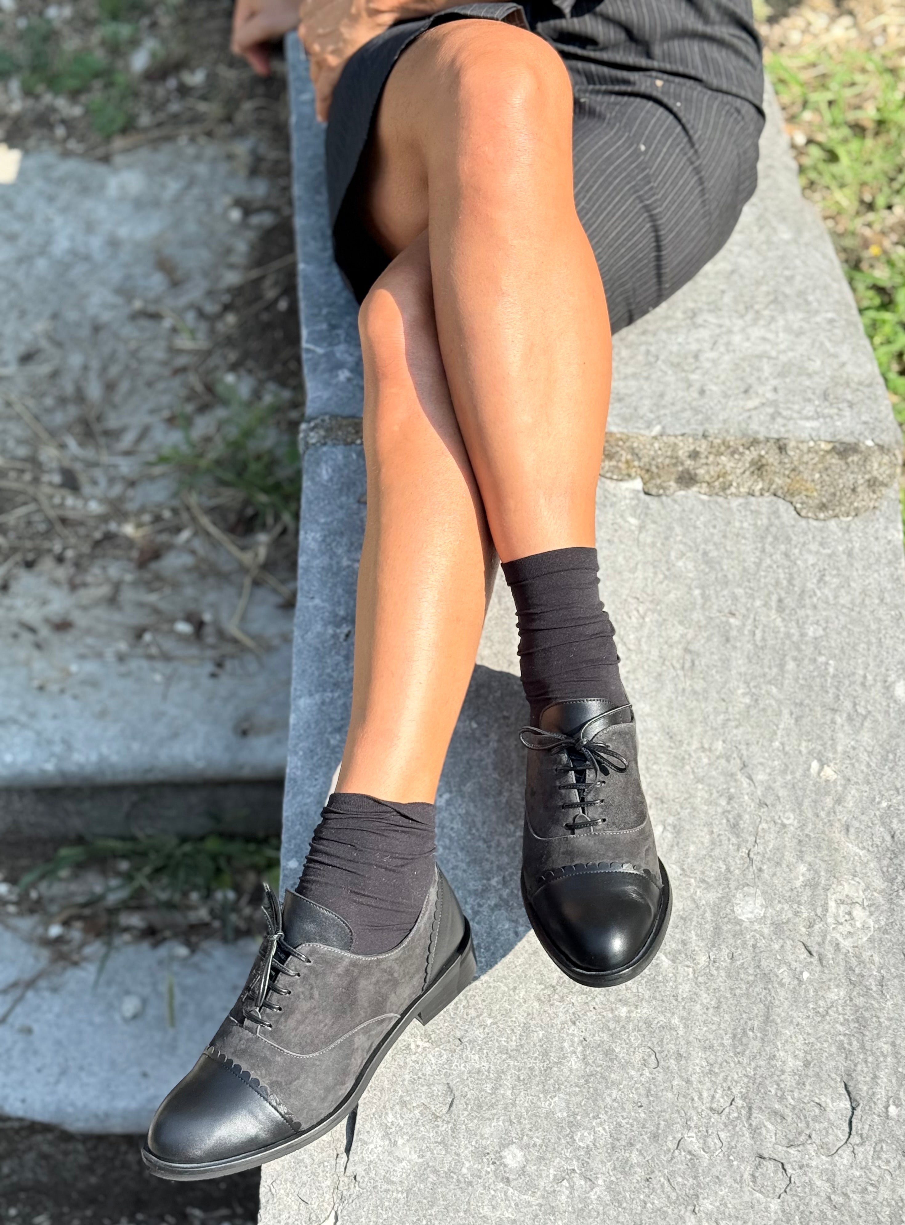 Image of Roger Black scarpa bassa allacciata in camoscio nero artigianale toscana