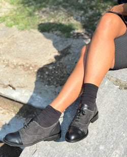 Image of Roger Black scarpa bassa allacciata in camoscio nero artigianale toscana
