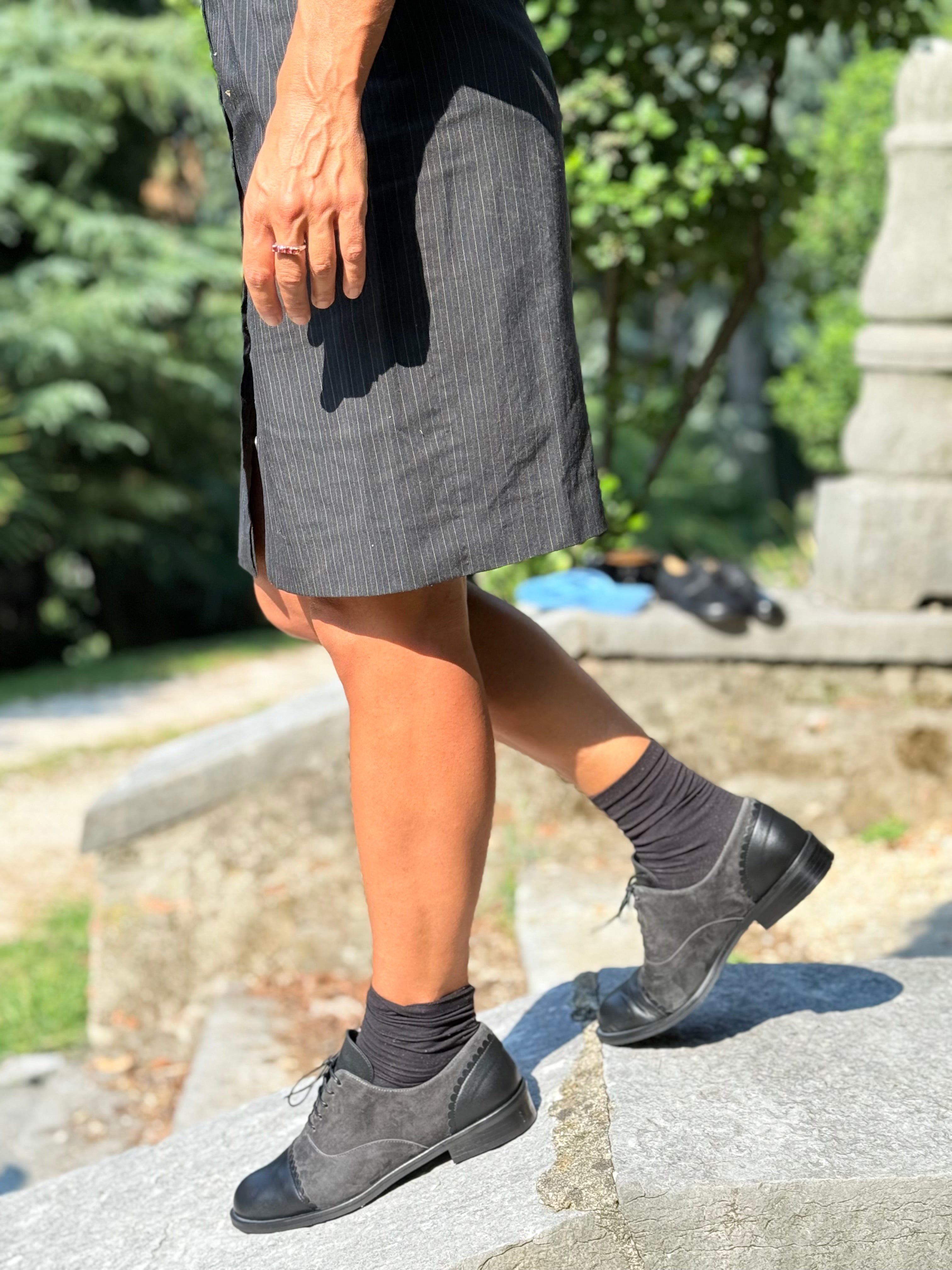 Image of Roger Black scarpa bassa allacciata in camoscio nero artigianale toscana