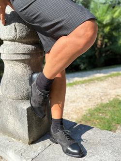 Image of Roger Black scarpa bassa allacciata in camoscio nero artigianale toscana