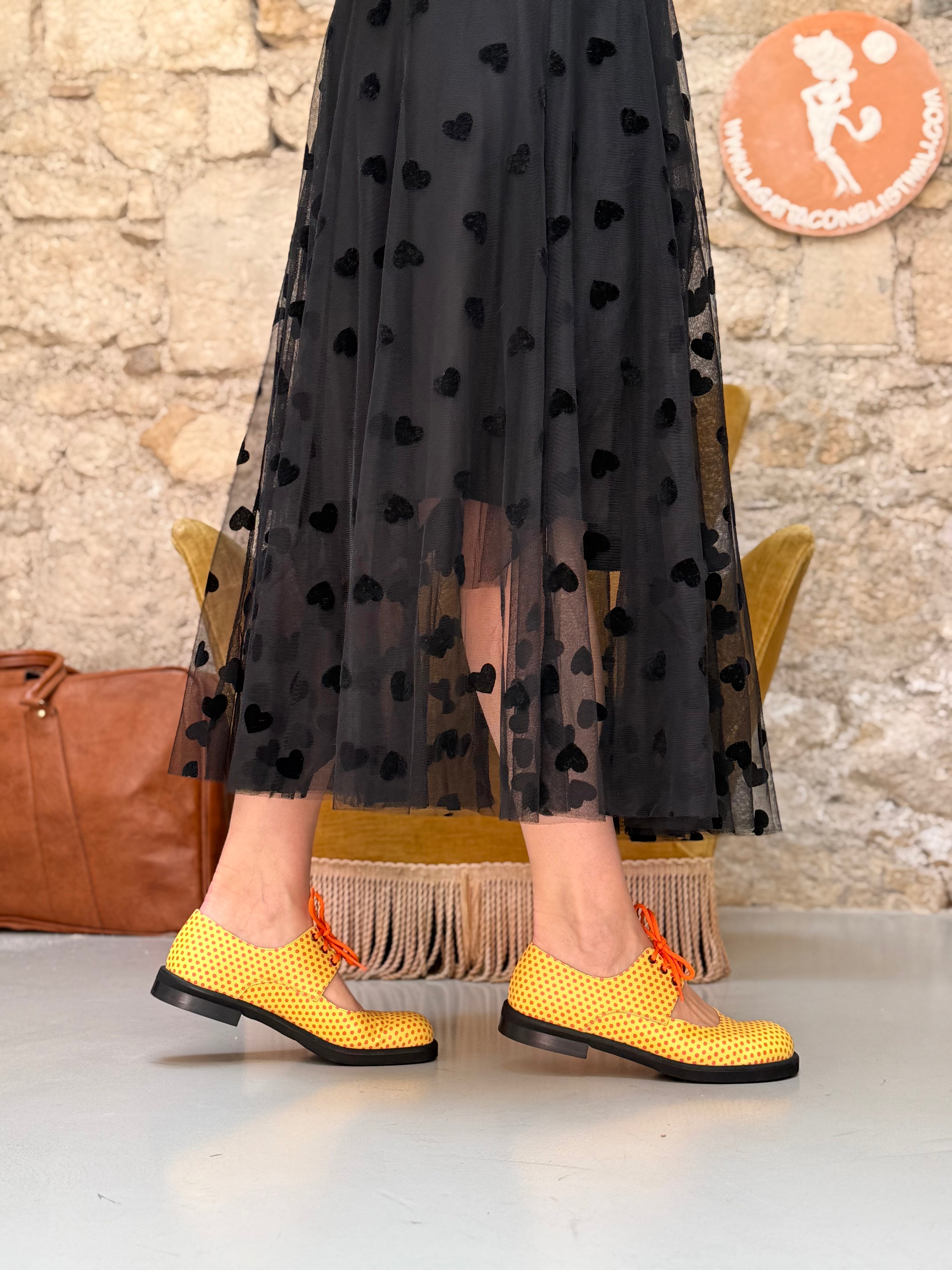 Image of Patch Yellow scarpa allacciata in nappa gialla e pois rossi tacco 2.5 artigianale marchigiana