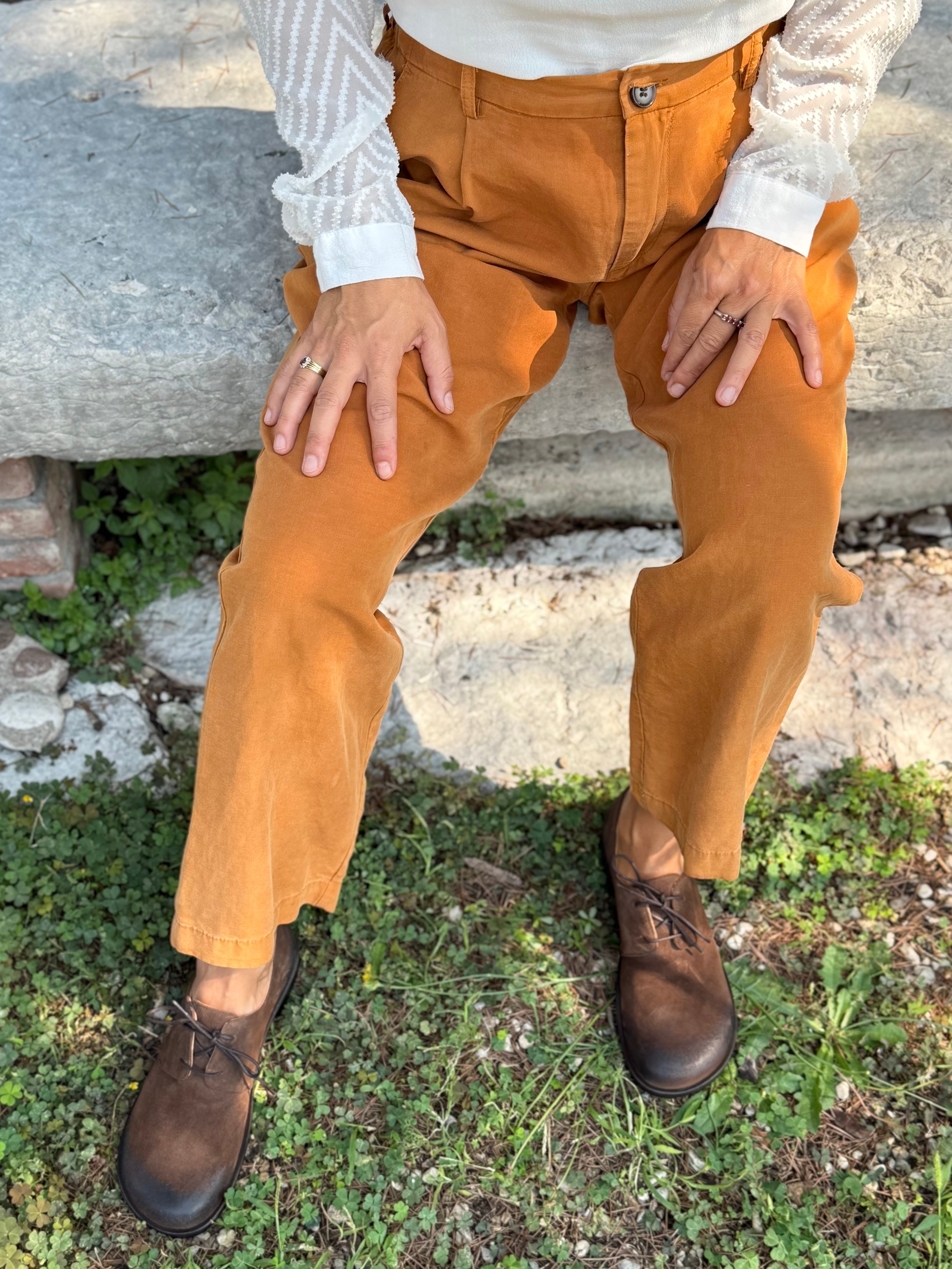 Image of Beagle Brown scarpa bassa allacciata in crosta marrone tacco 2 cm artigianale