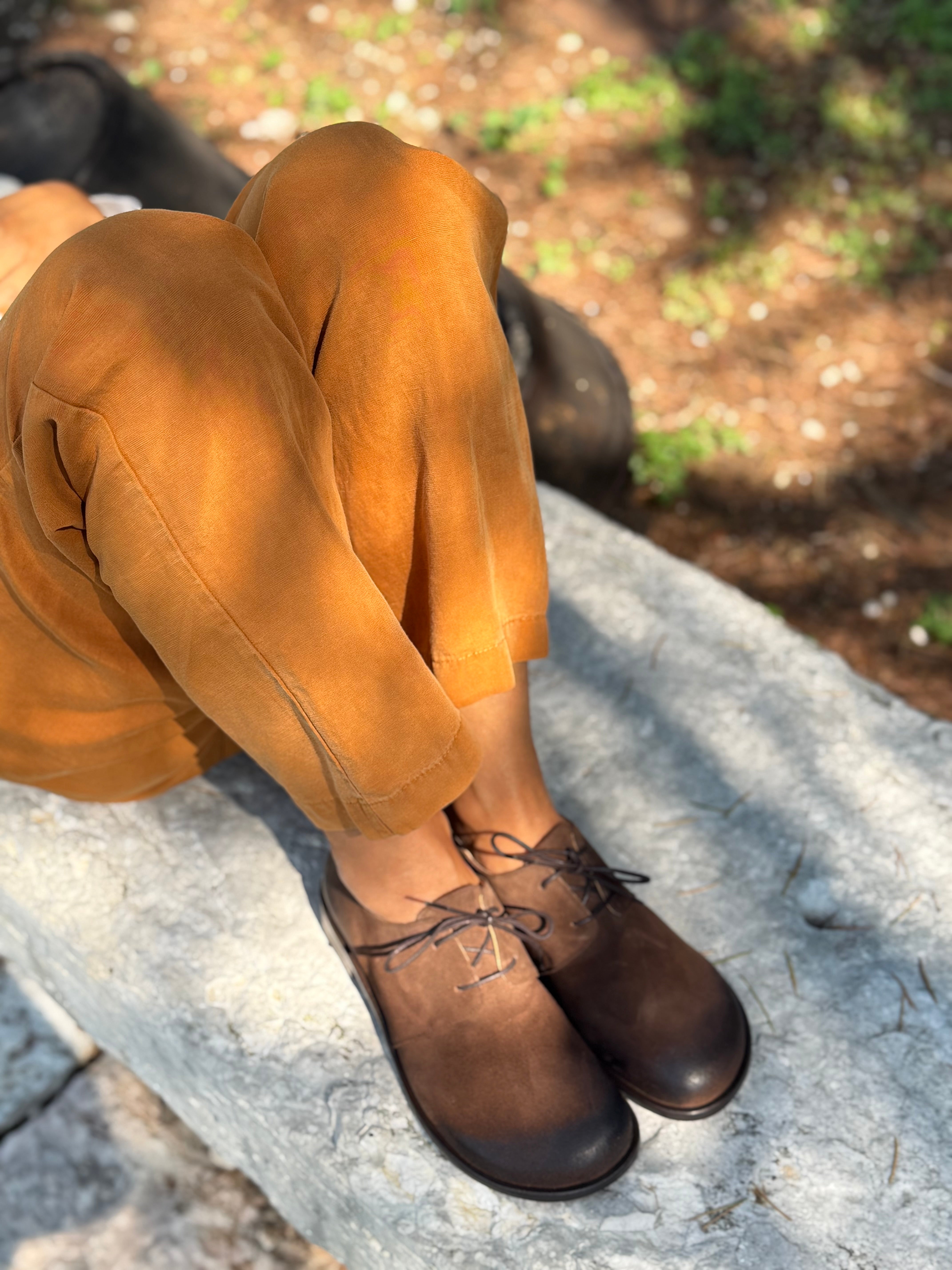 Image of Beagle Brown scarpa bassa allacciata in crosta marrone tacco 2 cm artigianale