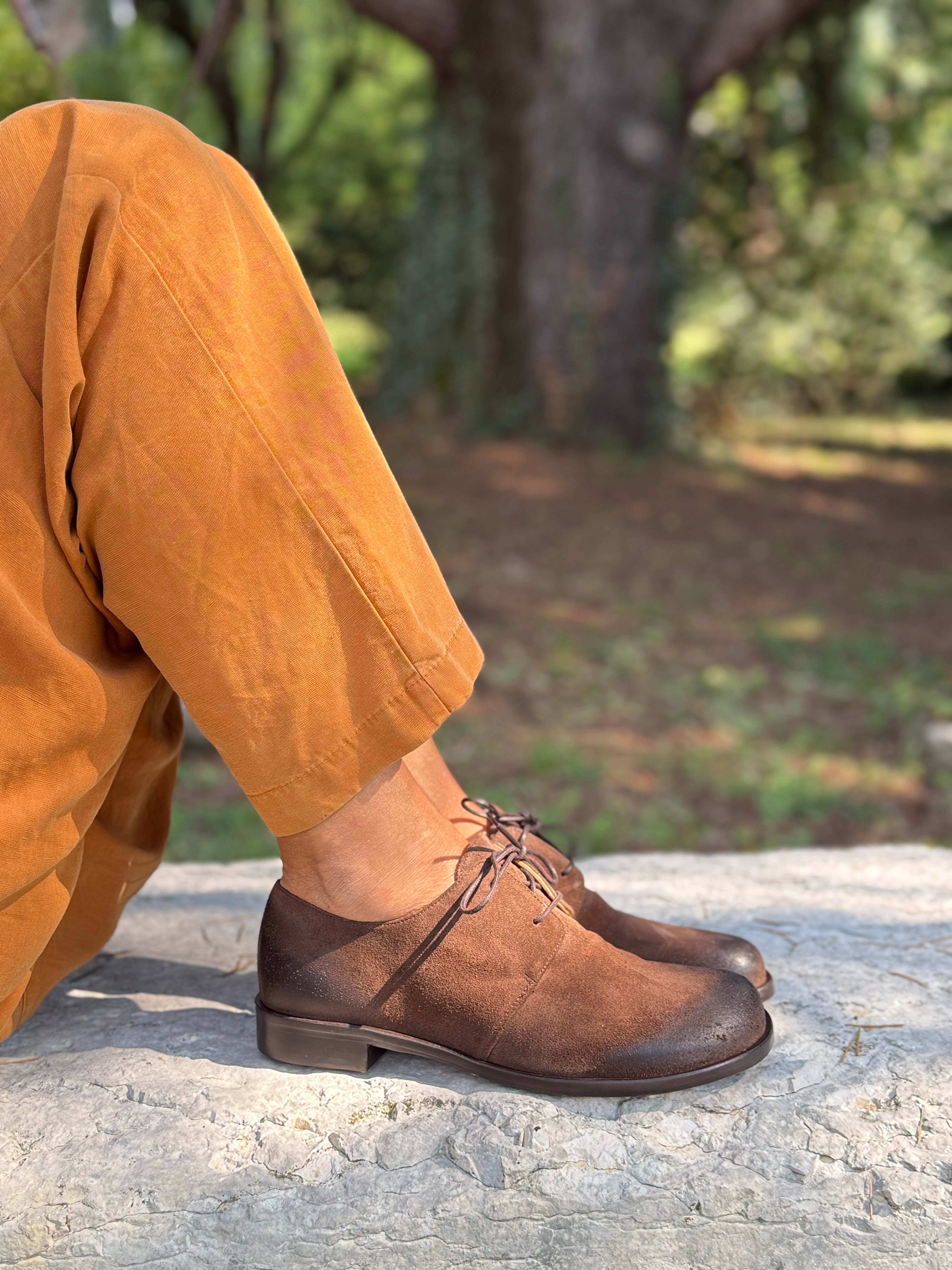 Beagle Brown scarpa bassa allacciata in crosta marrone tacco 2 cm artigianale