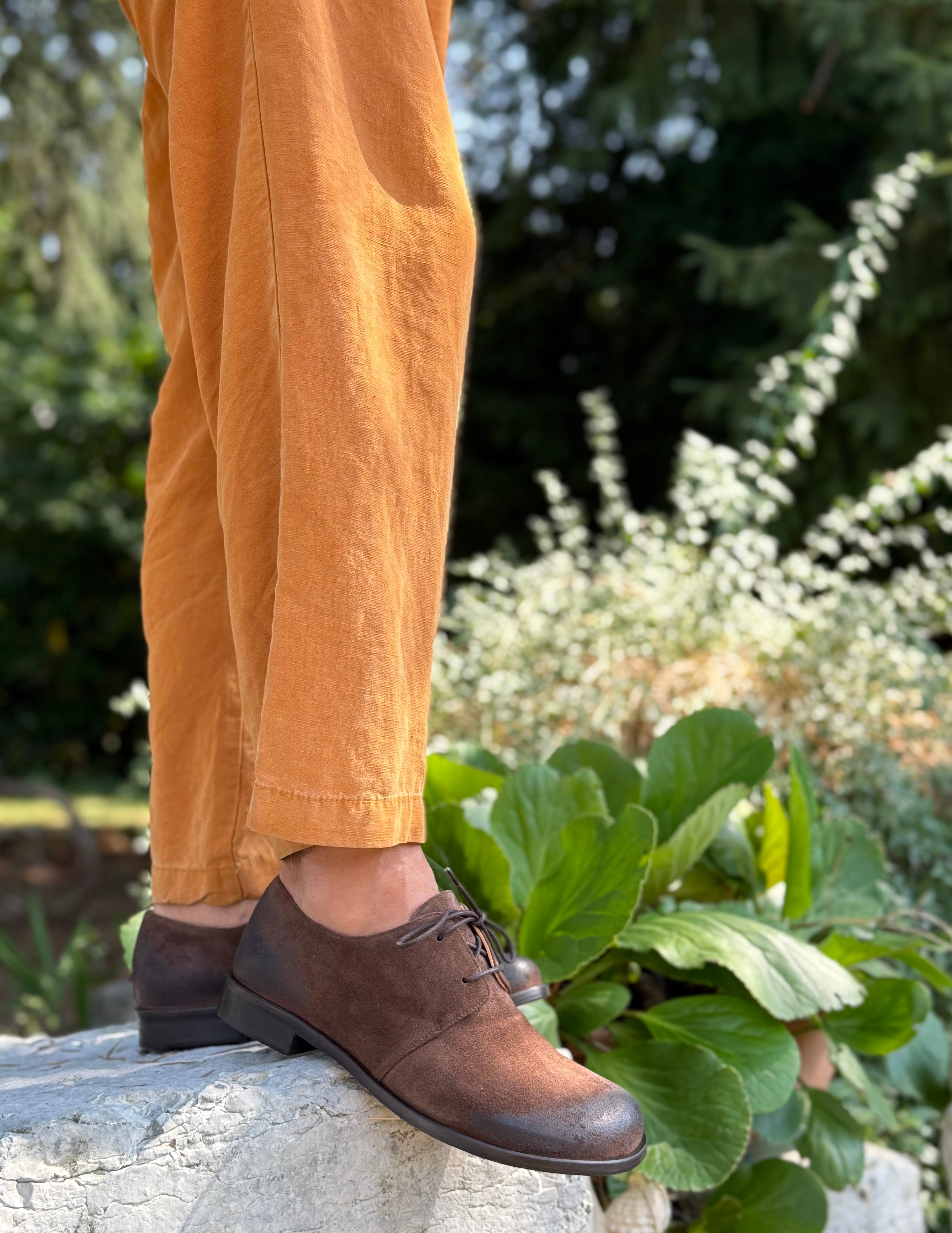 Beagle Brown scarpa bassa allacciata in crosta marrone tacco 2 cm artigianale